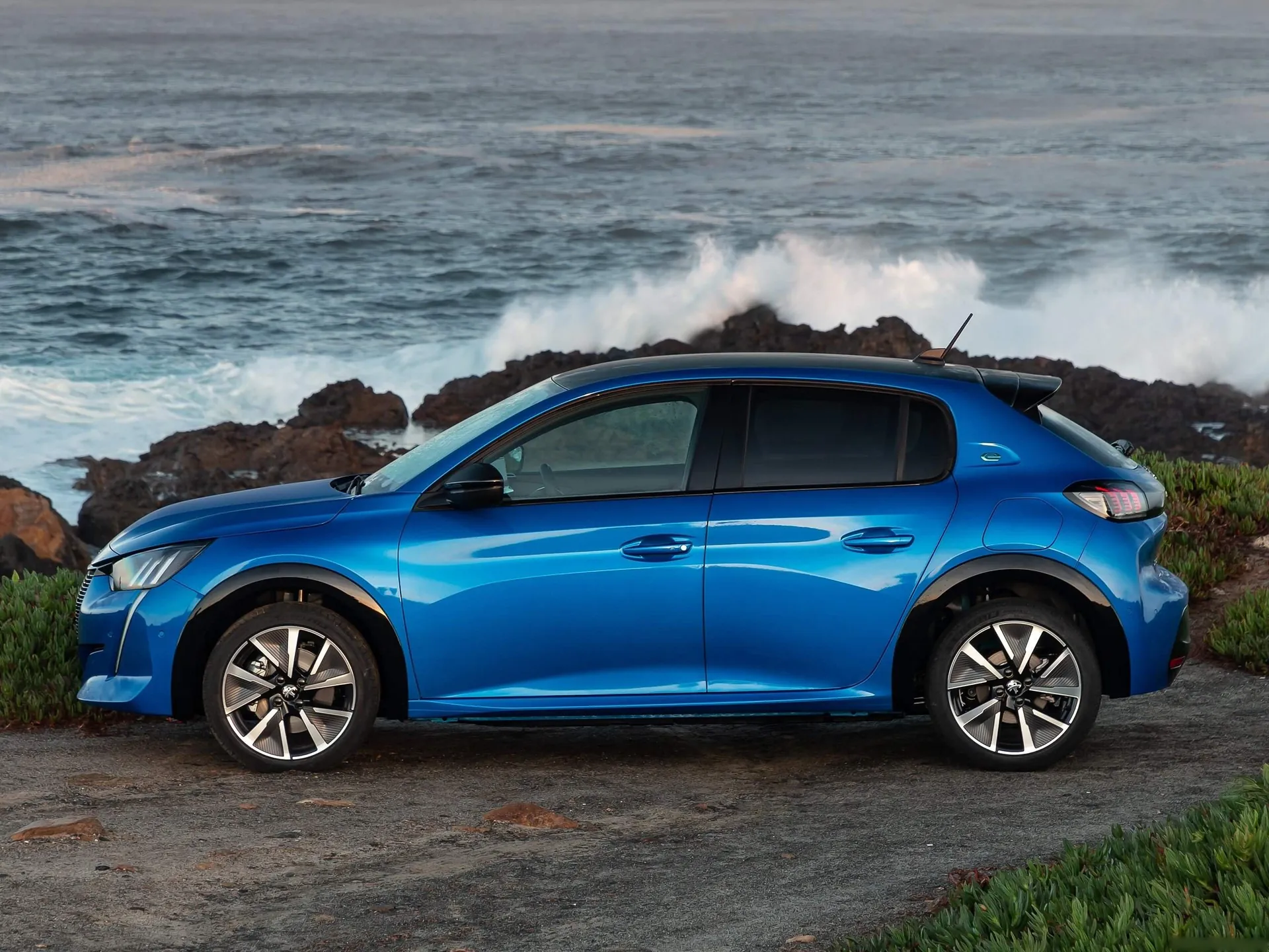 Peugeot e-208 (2020) – boční profil