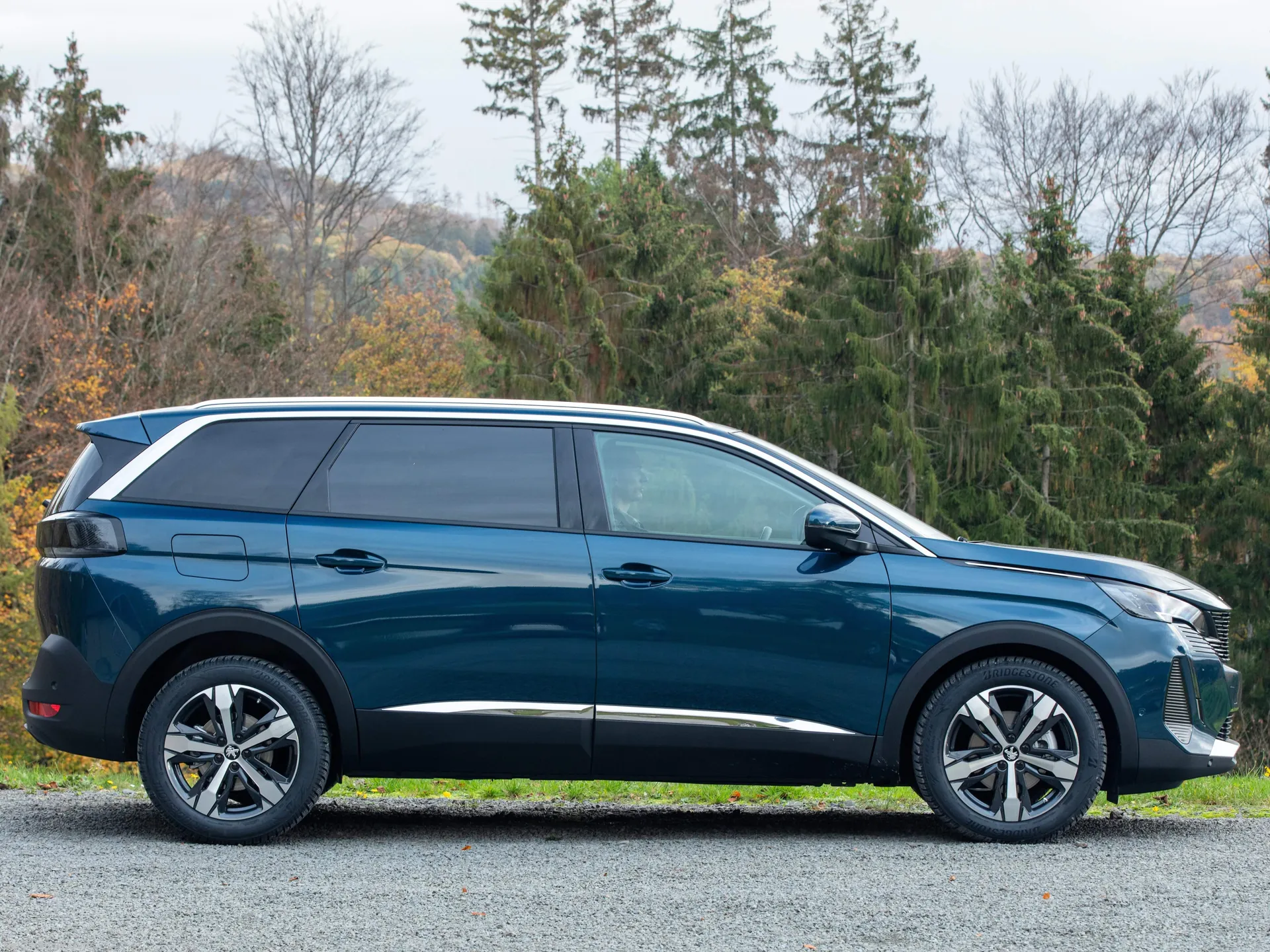 Peugeot 5008 (2021) – boční profil