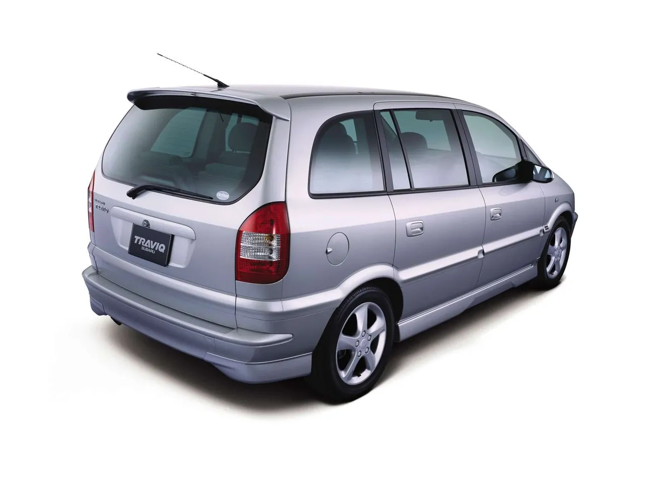 Subaru Traviq (2003) – zadní tříčtvrteční pohled