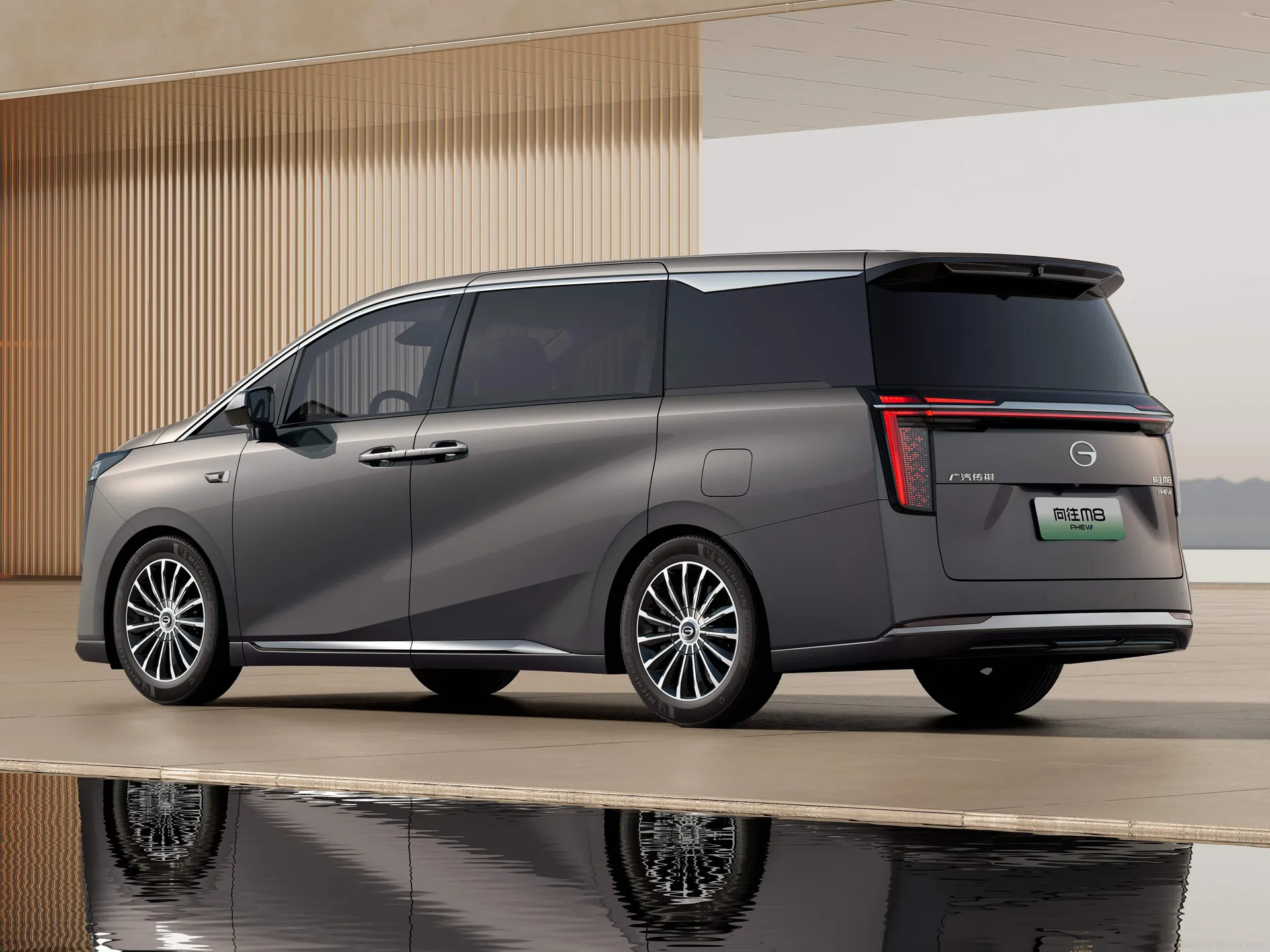 GAC M8 PHEV L (2026) – zadní tříčtvrteční pohled