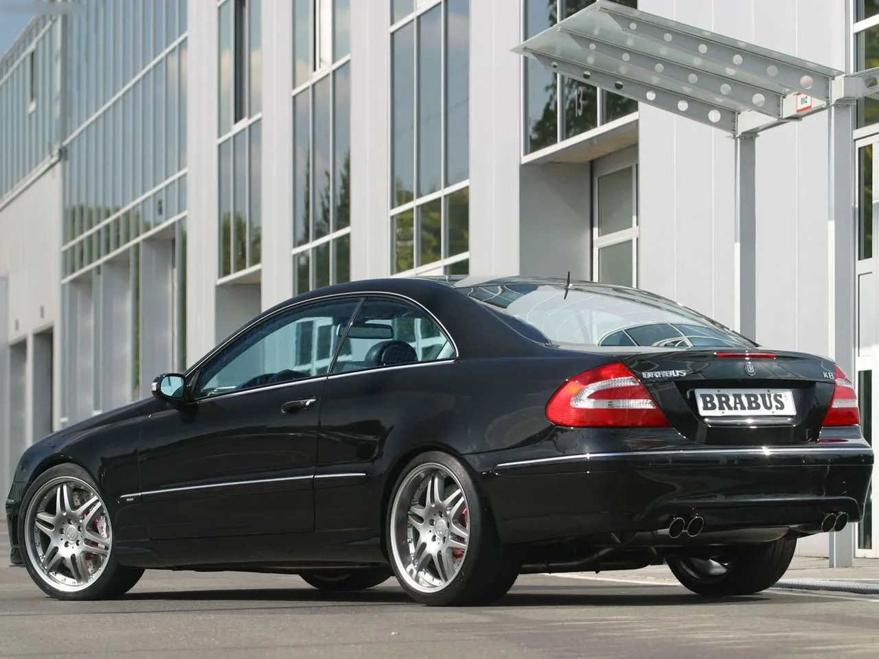 Brabus Mercedes-Benz CLK K8 (2003) – zadní tříčtvrteční pohled