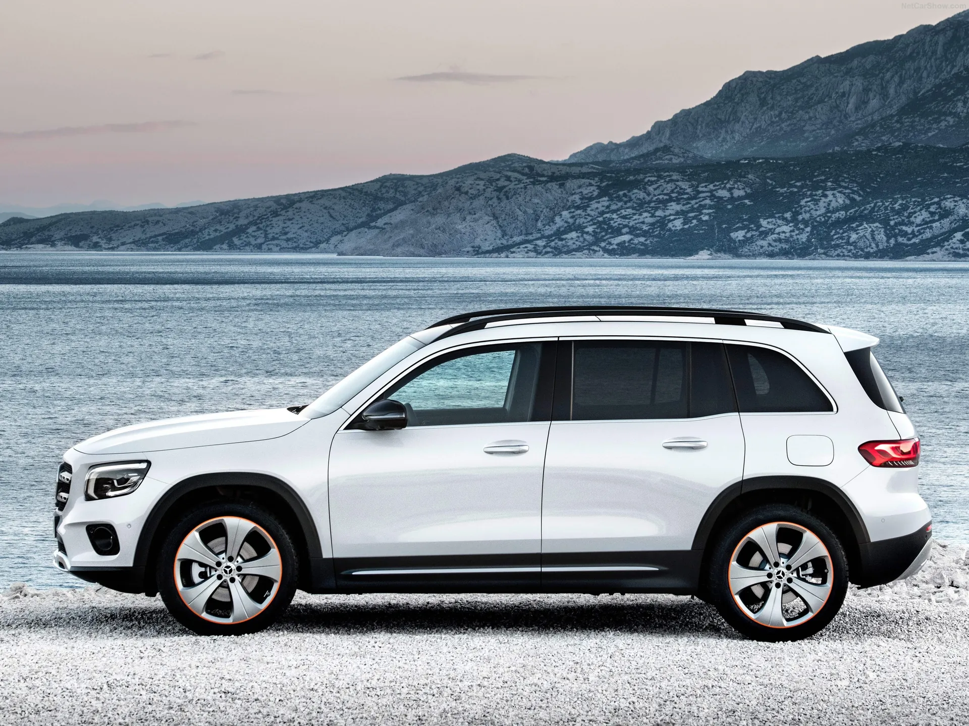 Mercedes-Benz GLB (2020) – boční profil