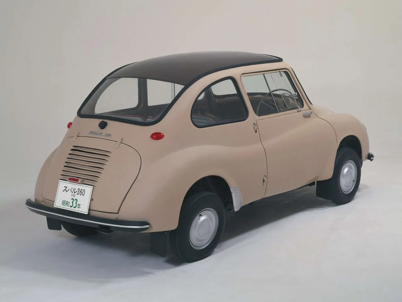 Subaru 360 (1958) – zadní tříčtvrteční pohled