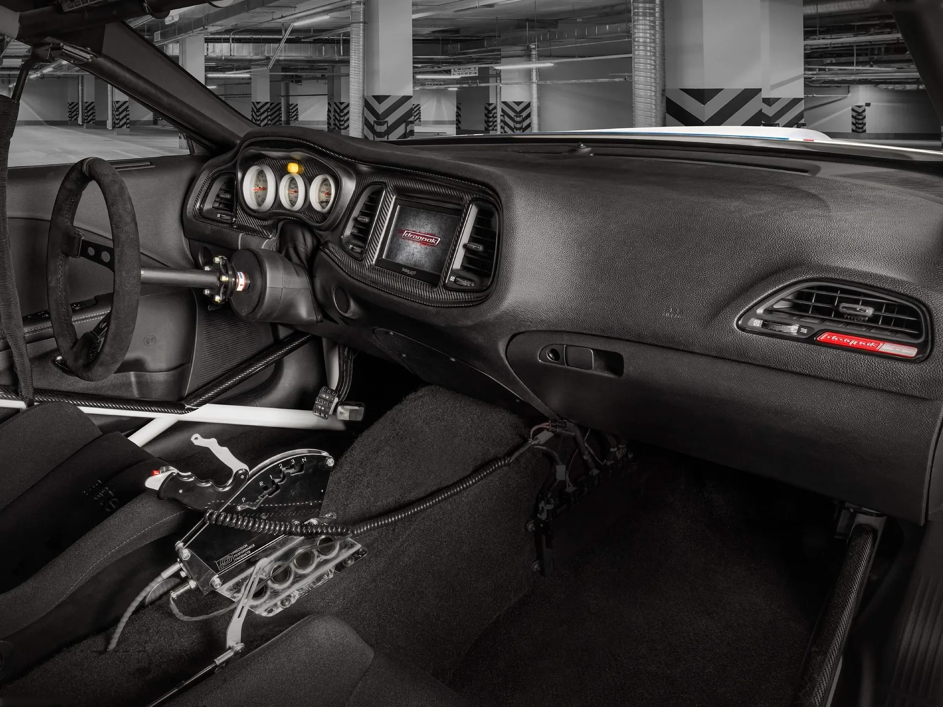 Dodge Challenger Mopar Drag Pak (2021) – interiér