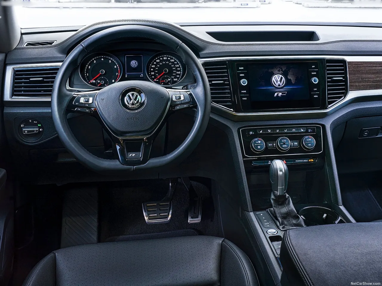 Volkswagen Atlas R-Line (2018) – interiér