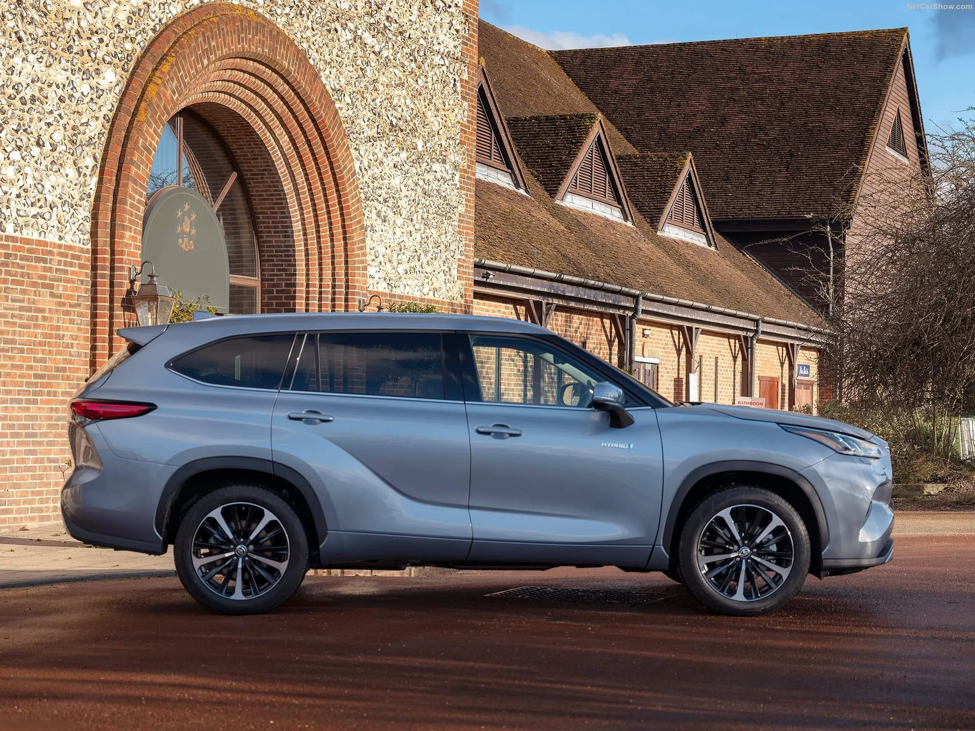 Toyota Highlander [UK] (2021) - Side Profile