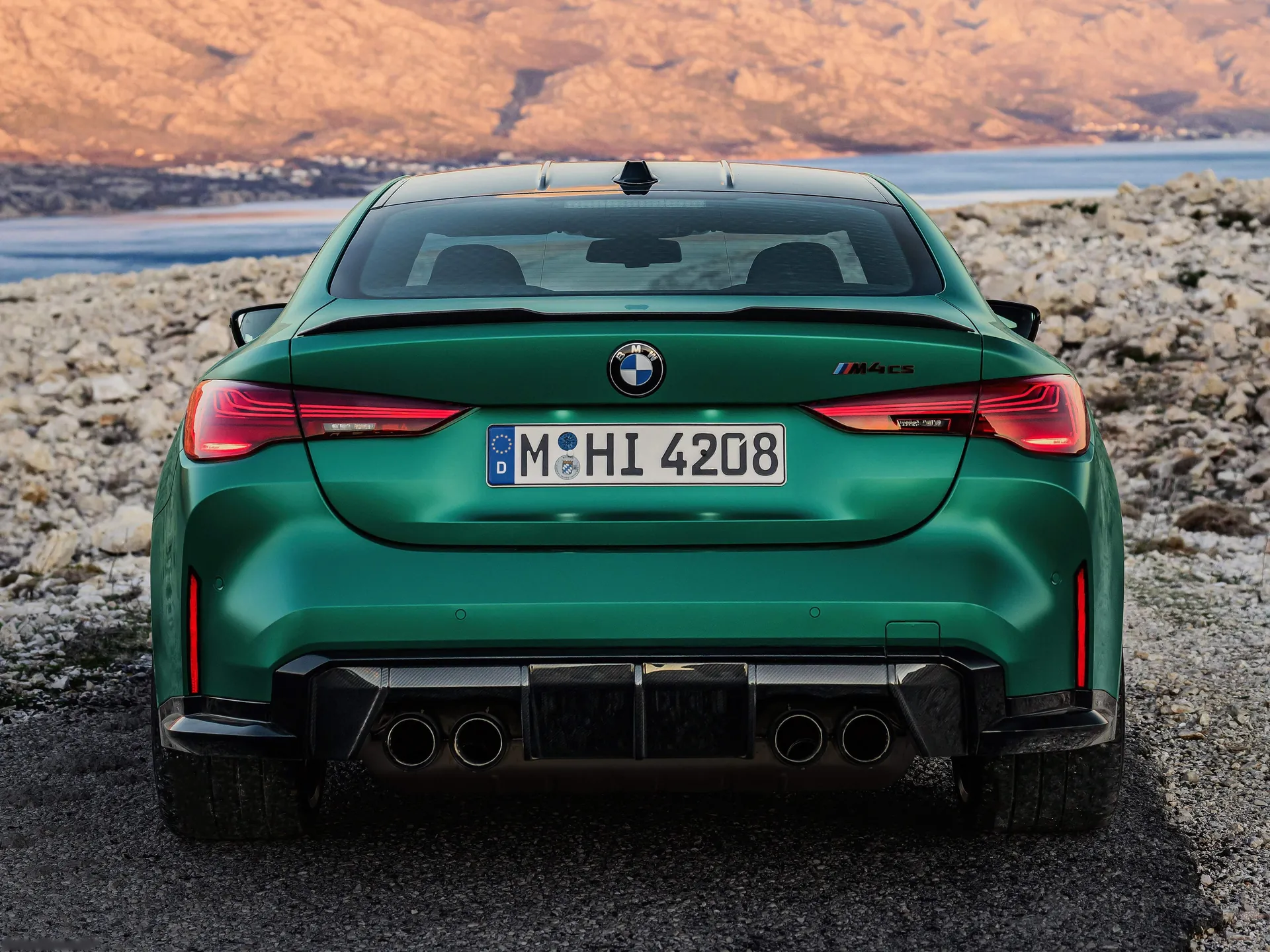 BMW M4 CS (2025) – zezadu