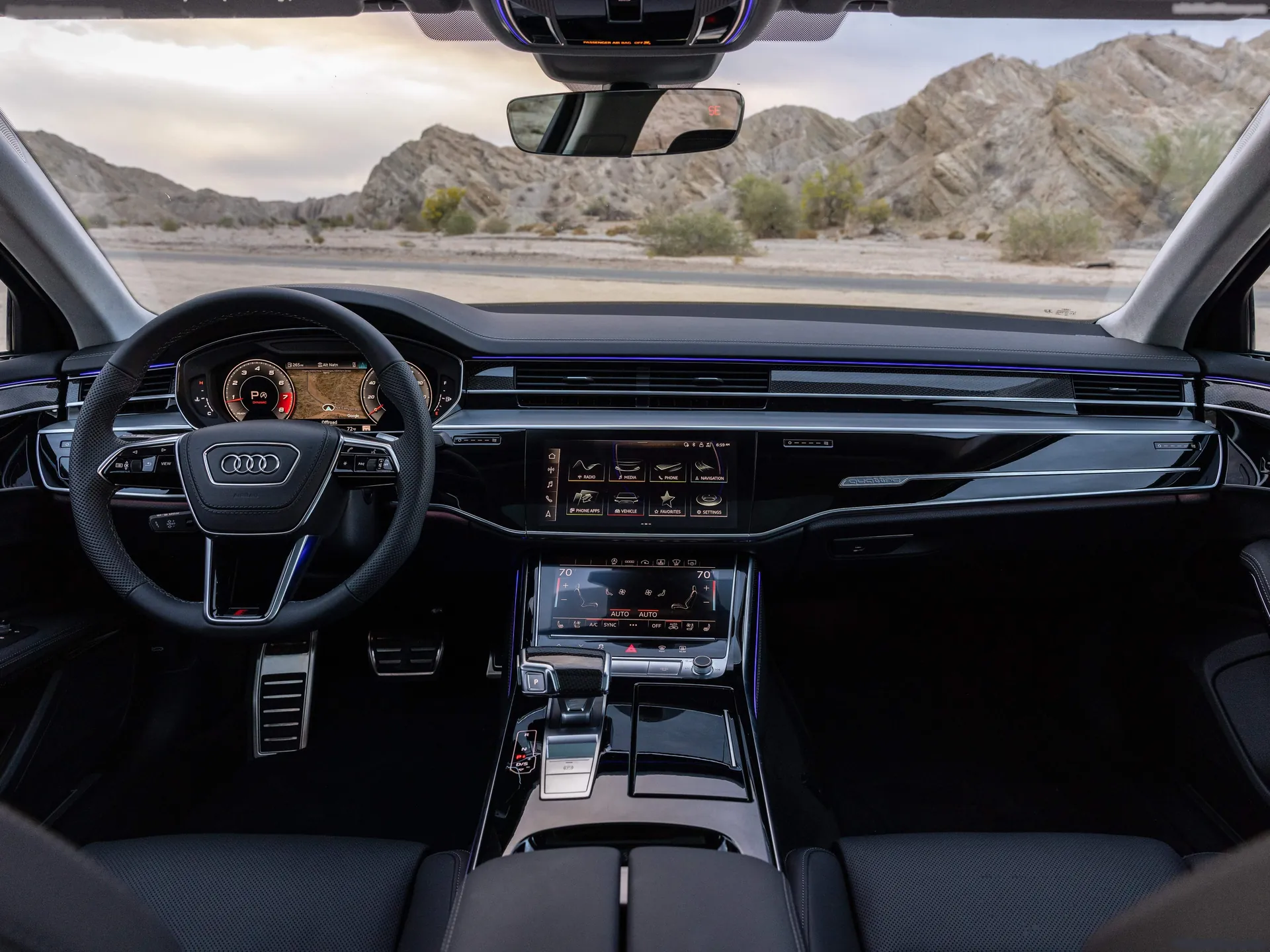 Audi S8 [US] (2022) – interiér