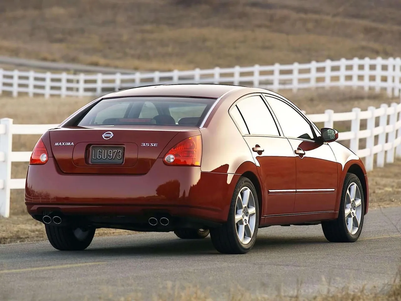 Nissan Maxima (2004) – zadní tříčtvrteční pohled