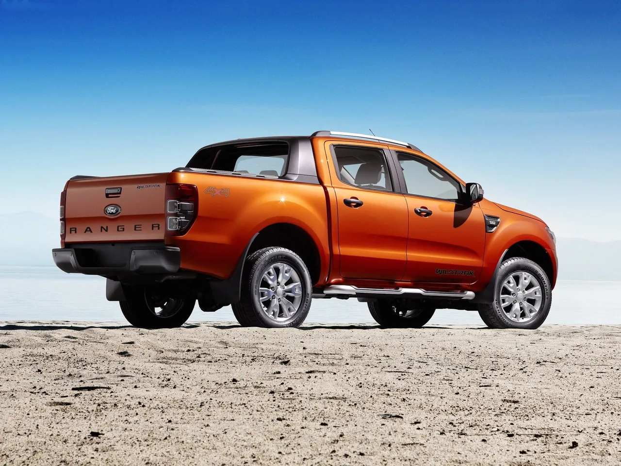 Ford Ranger Wildtrak (2012) – zadní tříčtvrteční pohled