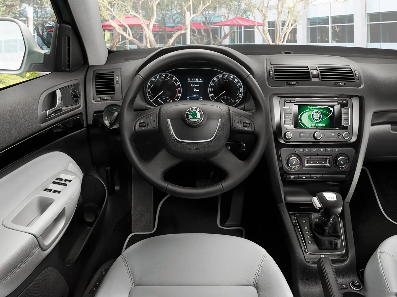 Skoda Octavia (2009) – interiér