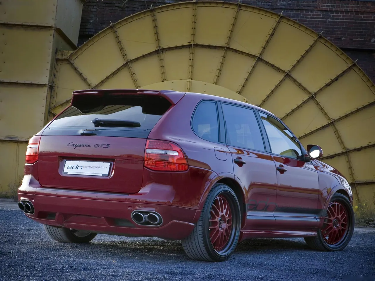 Edo Porsche Cayenne GTS (2009) – zadní tříčtvrteční pohled