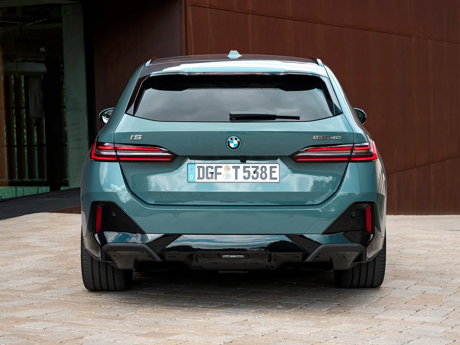 BMW i5 Touring (2025) – zezadu