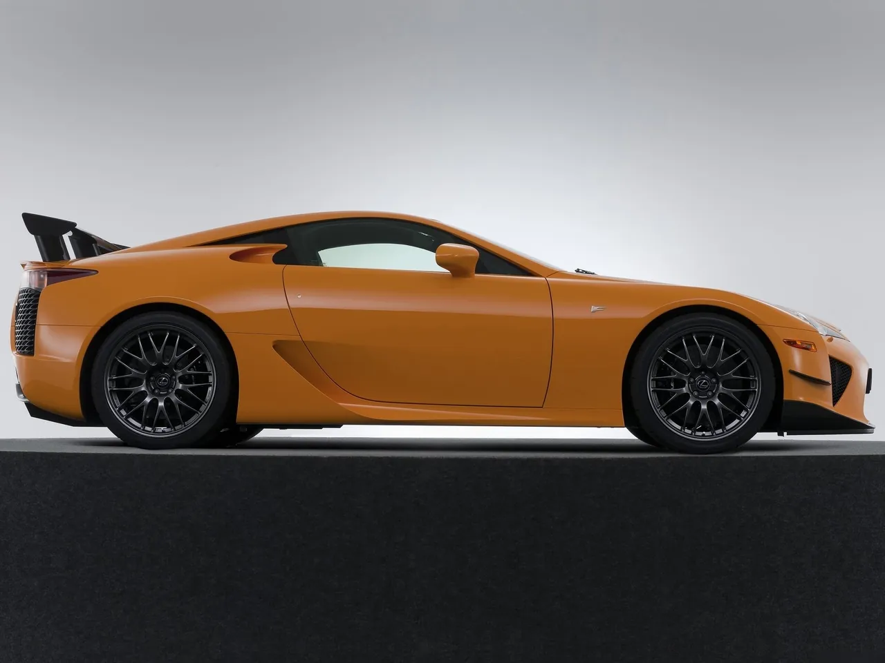 Lexus LFA Nurburgring Package (2012) – boční profil