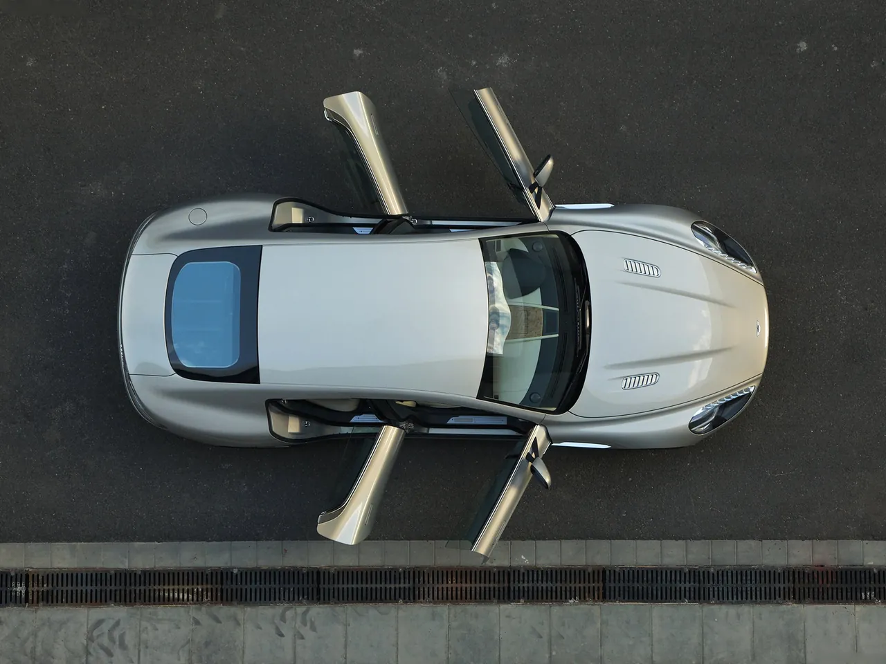 Aston Martin Rapide (2010) - Top view