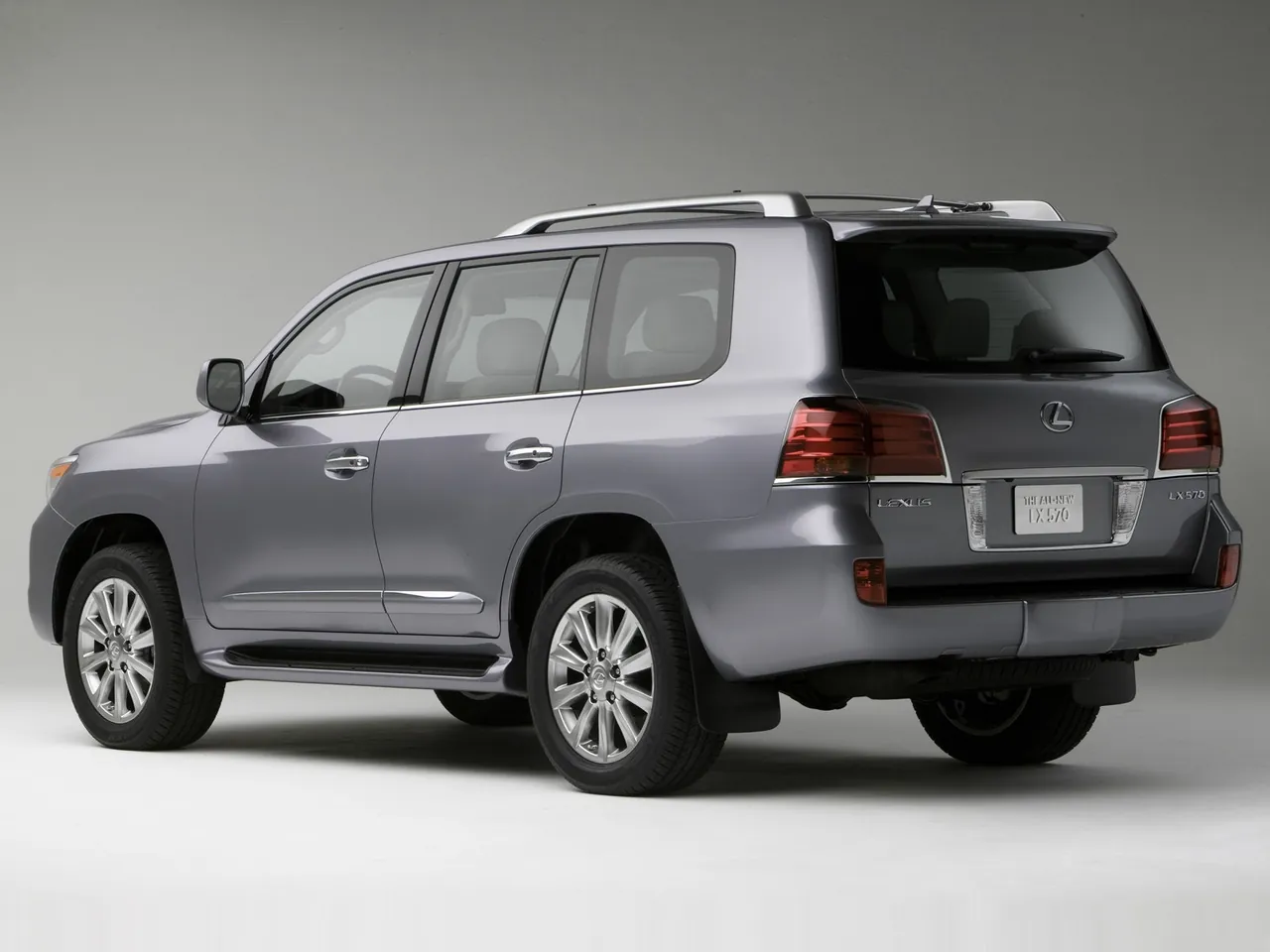 Lexus LX 570 (2008) – zadní tříčtvrteční pohled