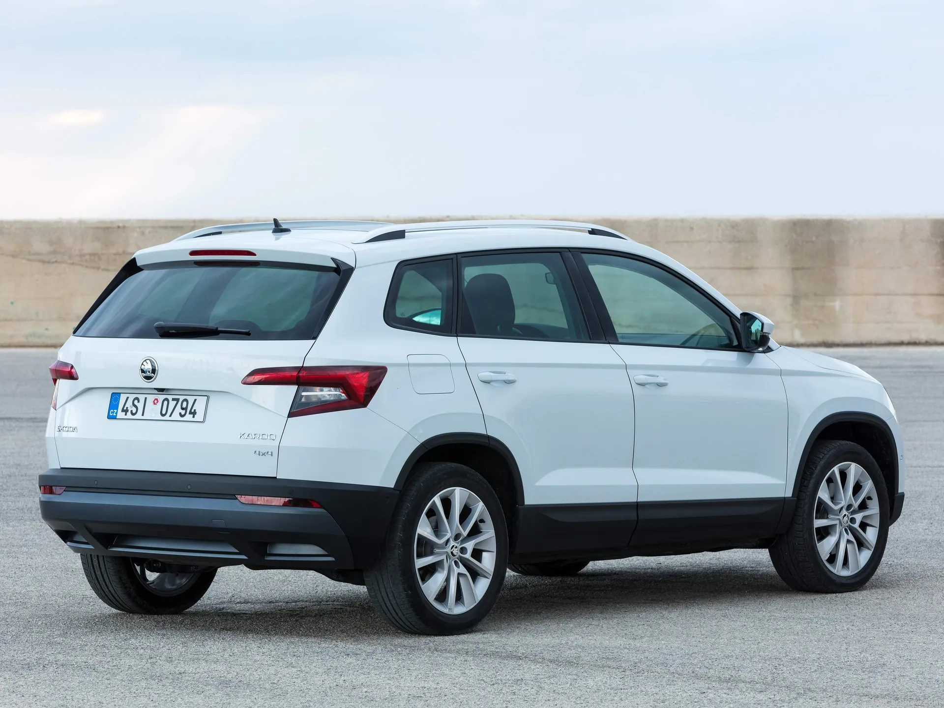 Skoda Karoq (2018) – zadní tříčtvrteční pohled