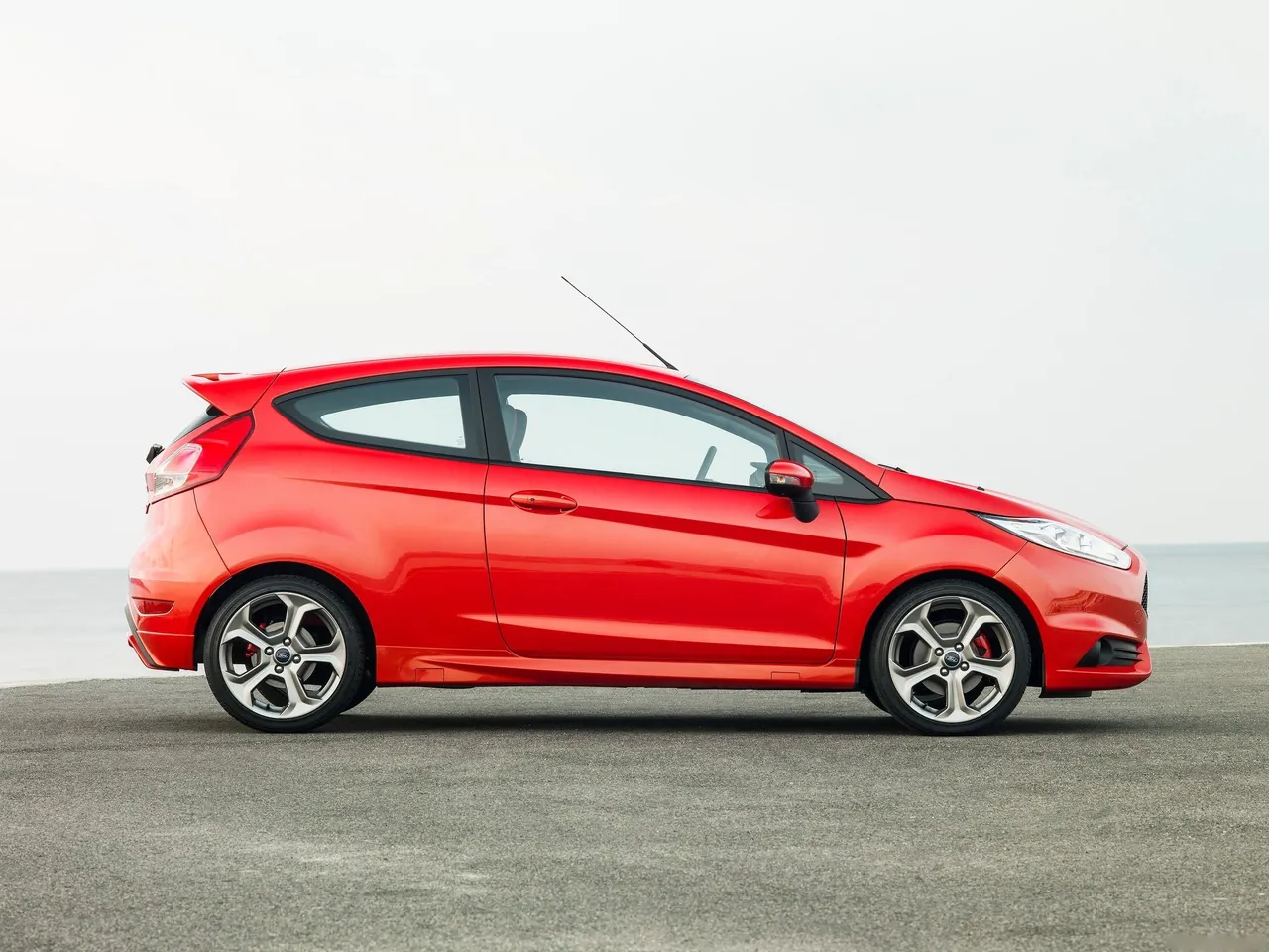 Ford Fiesta ST (2013) – boční profil