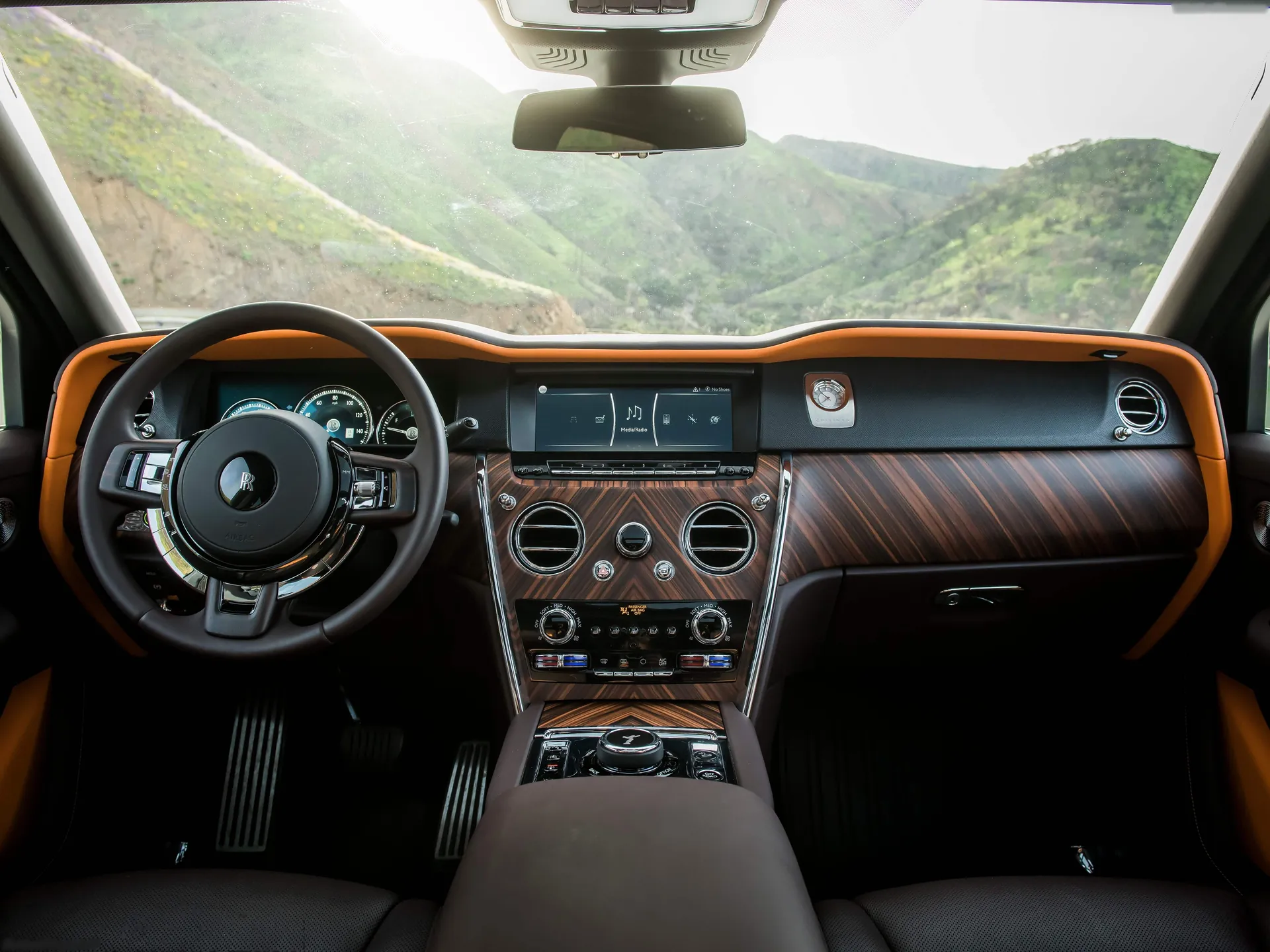 Rolls-Royce Cullinan (2019) – interiér
