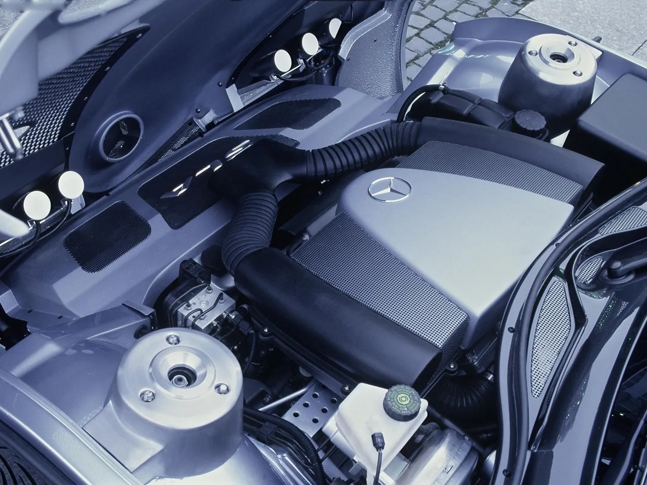 Mercedes-Benz Vision SLA Concept (2000) - Engine Bay
