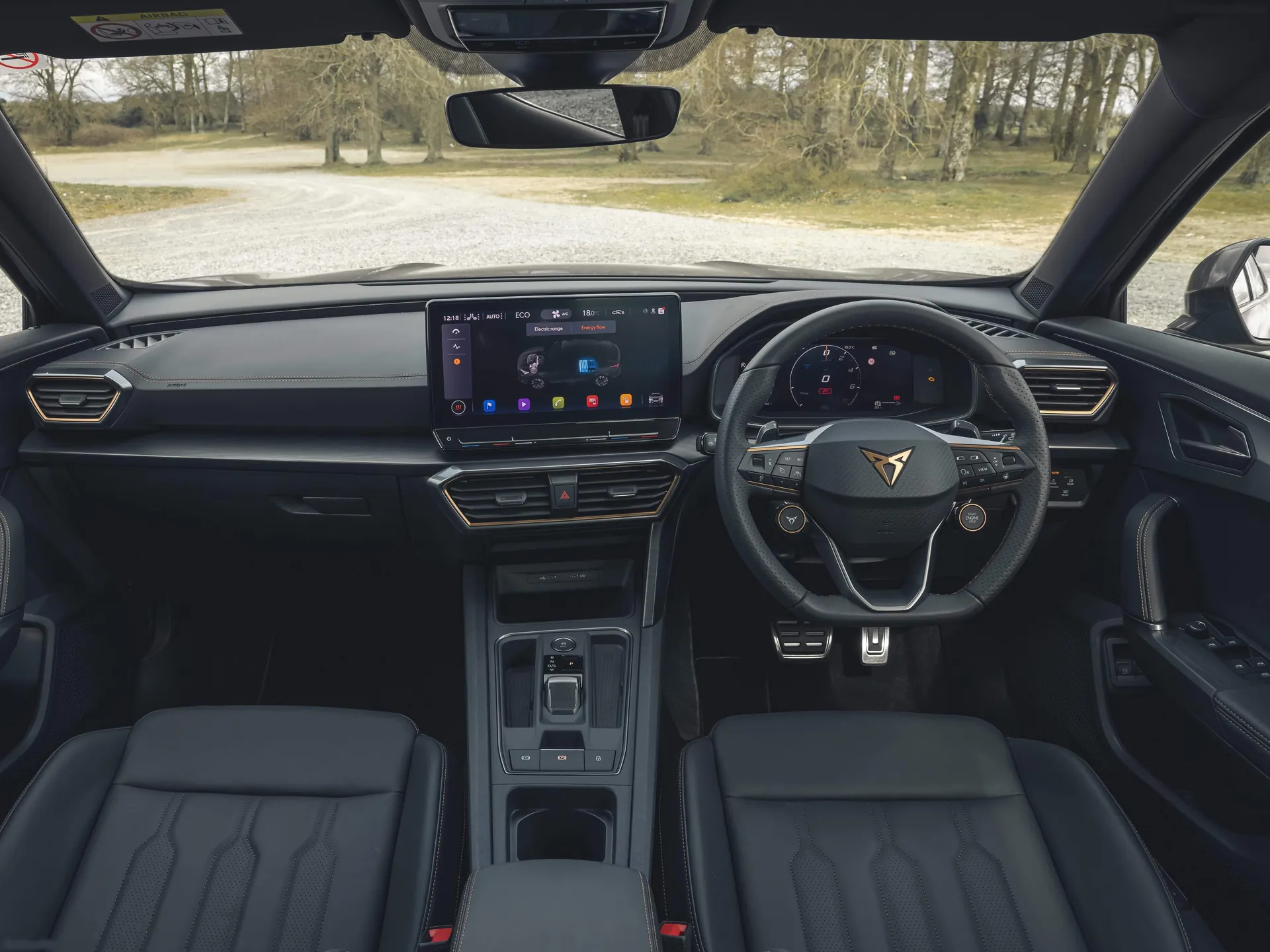 Cupra Formentor e-Hybrid [UK] (2021) – interiér