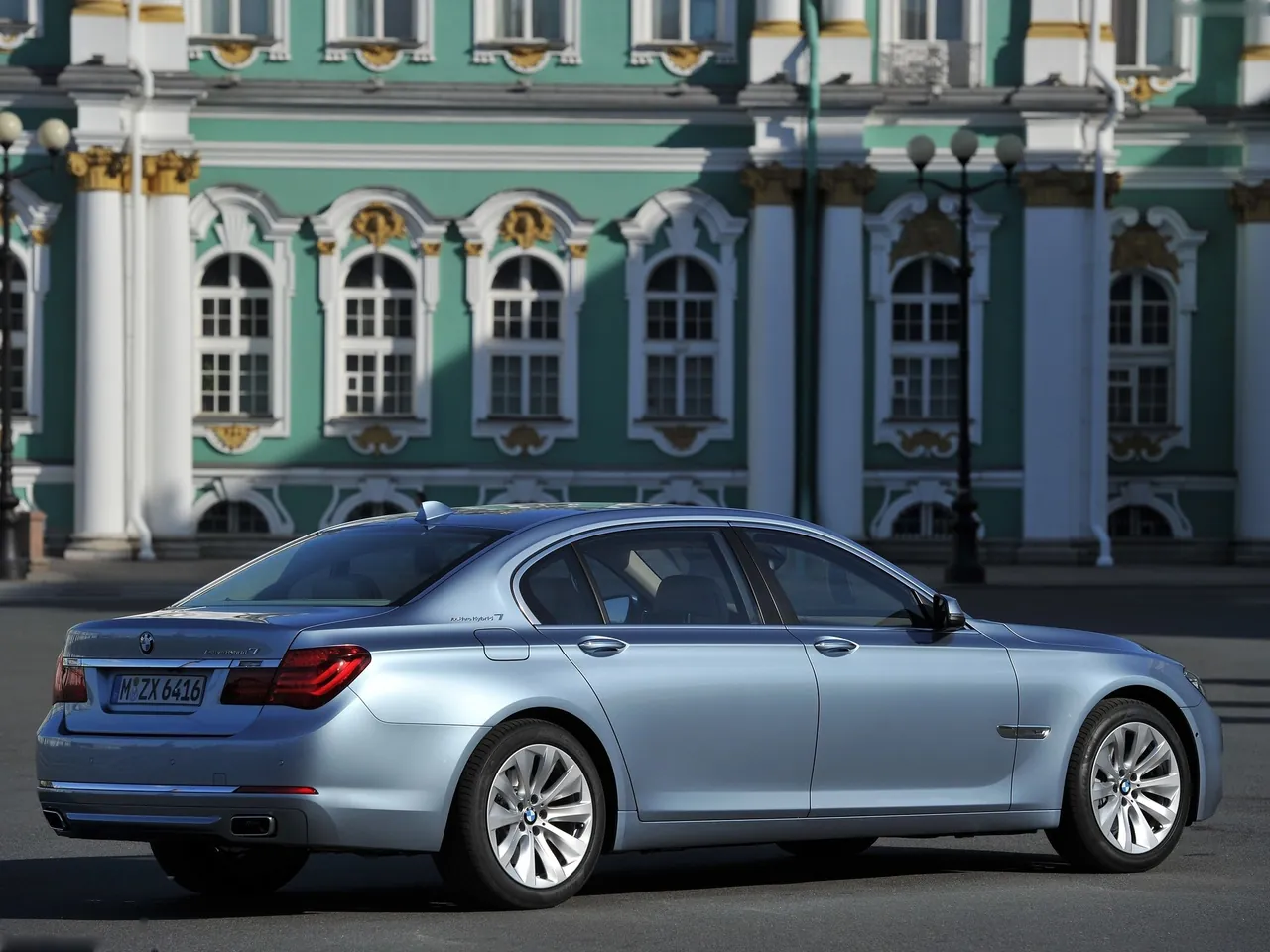 BMW 7 ActiveHybrid (2013) – zadní tříčtvrteční pohled
