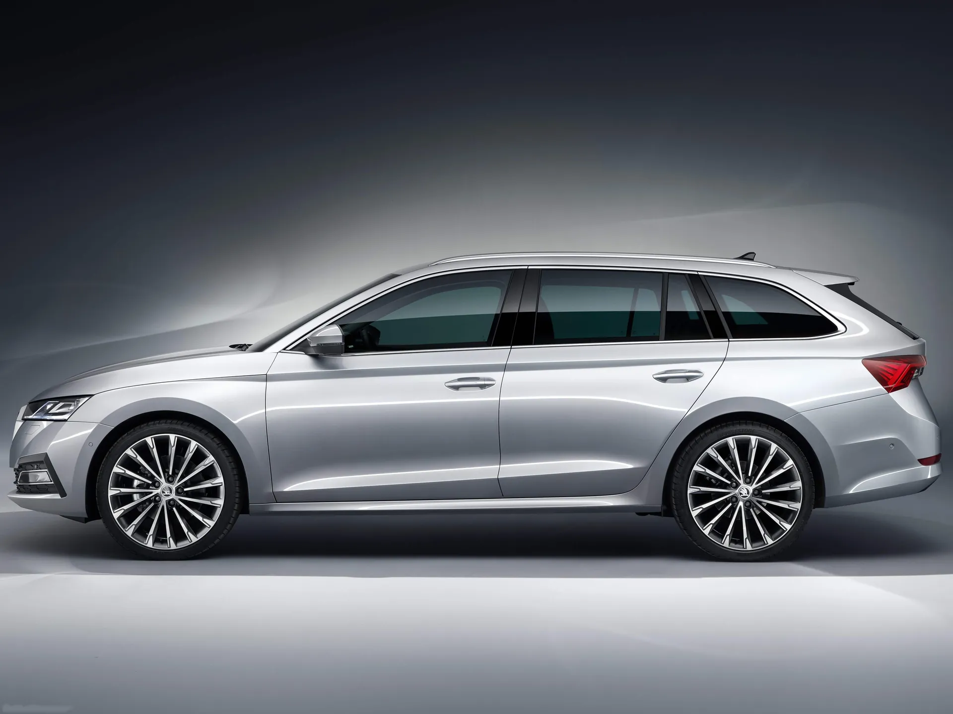 Skoda Octavia Combi (2020) - Side Profile
