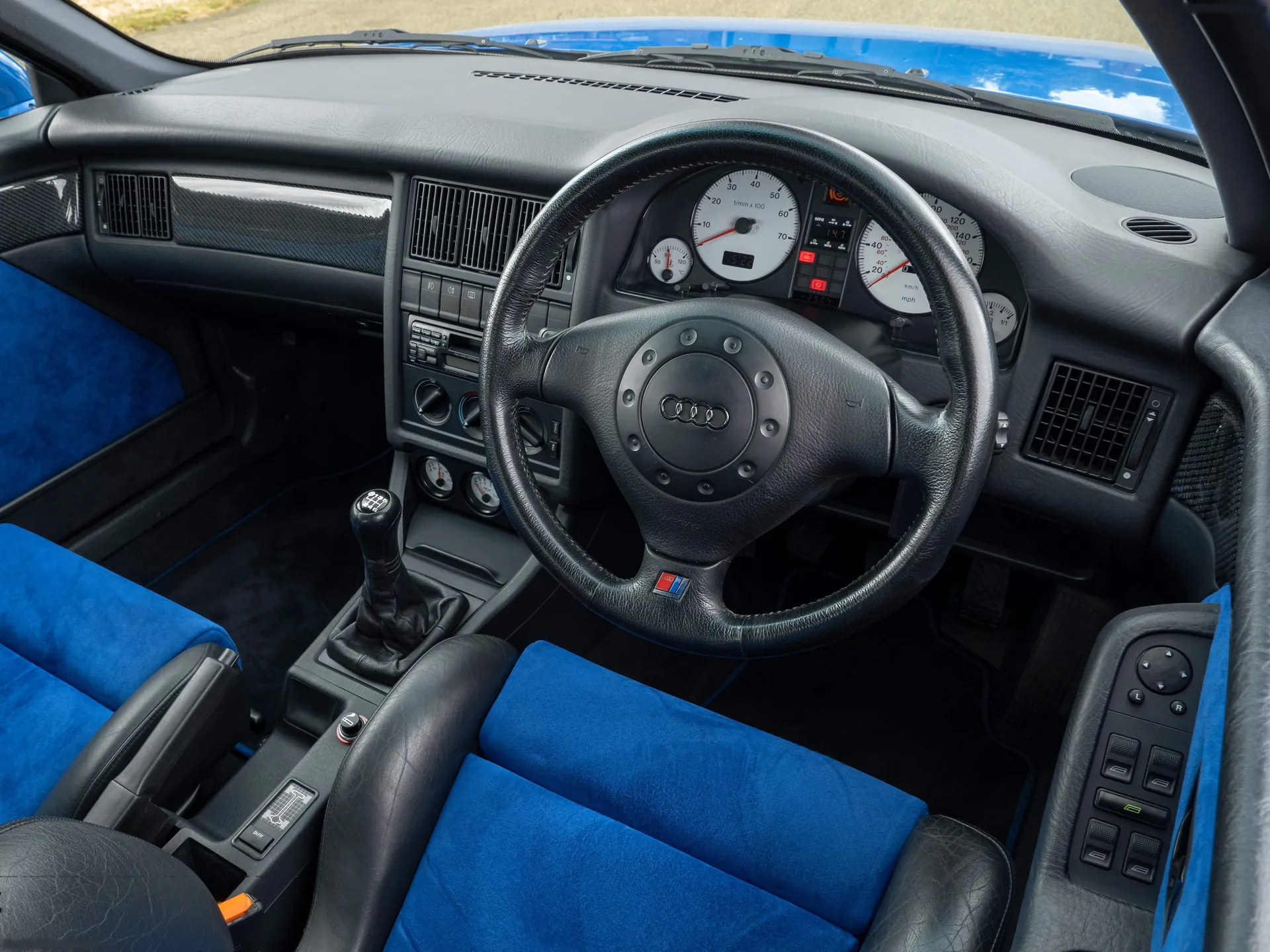 Audi RS2 Avant (1993) – interiér