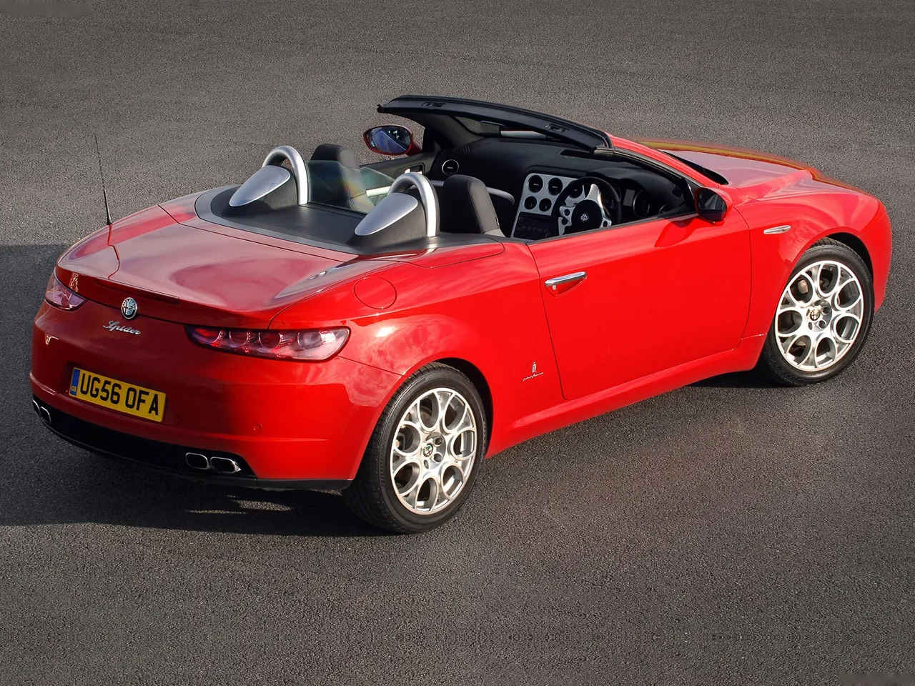 Alfa Romeo Spider [UK] (2006) - Rear Three-Quarter