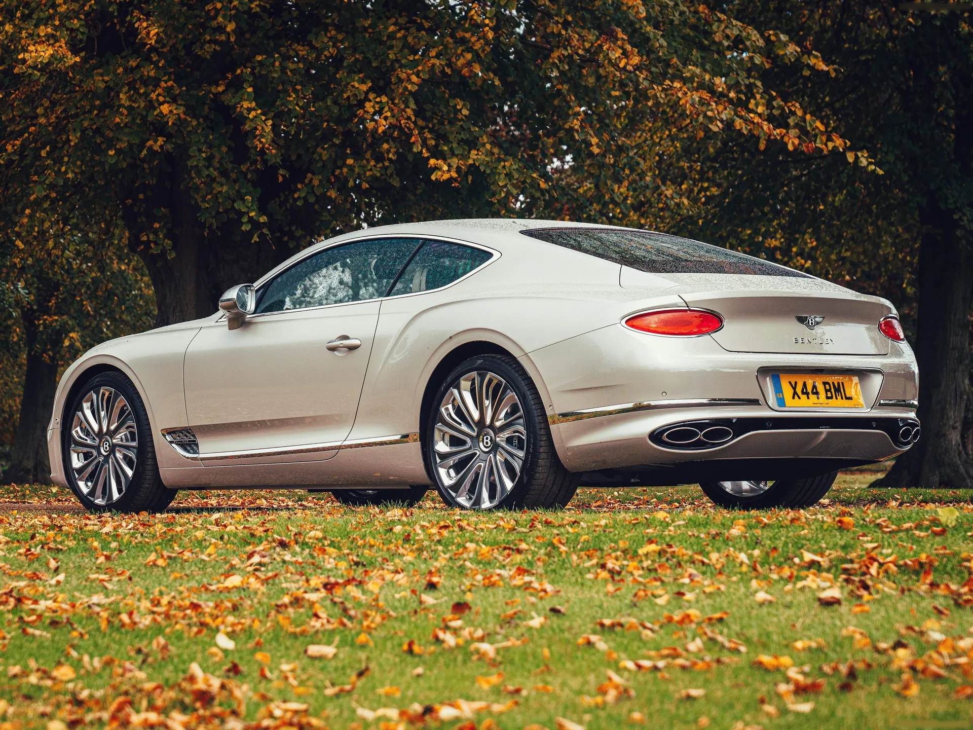 Bentley Continental GT Mulliner (2020) – zadní tříčtvrteční pohled