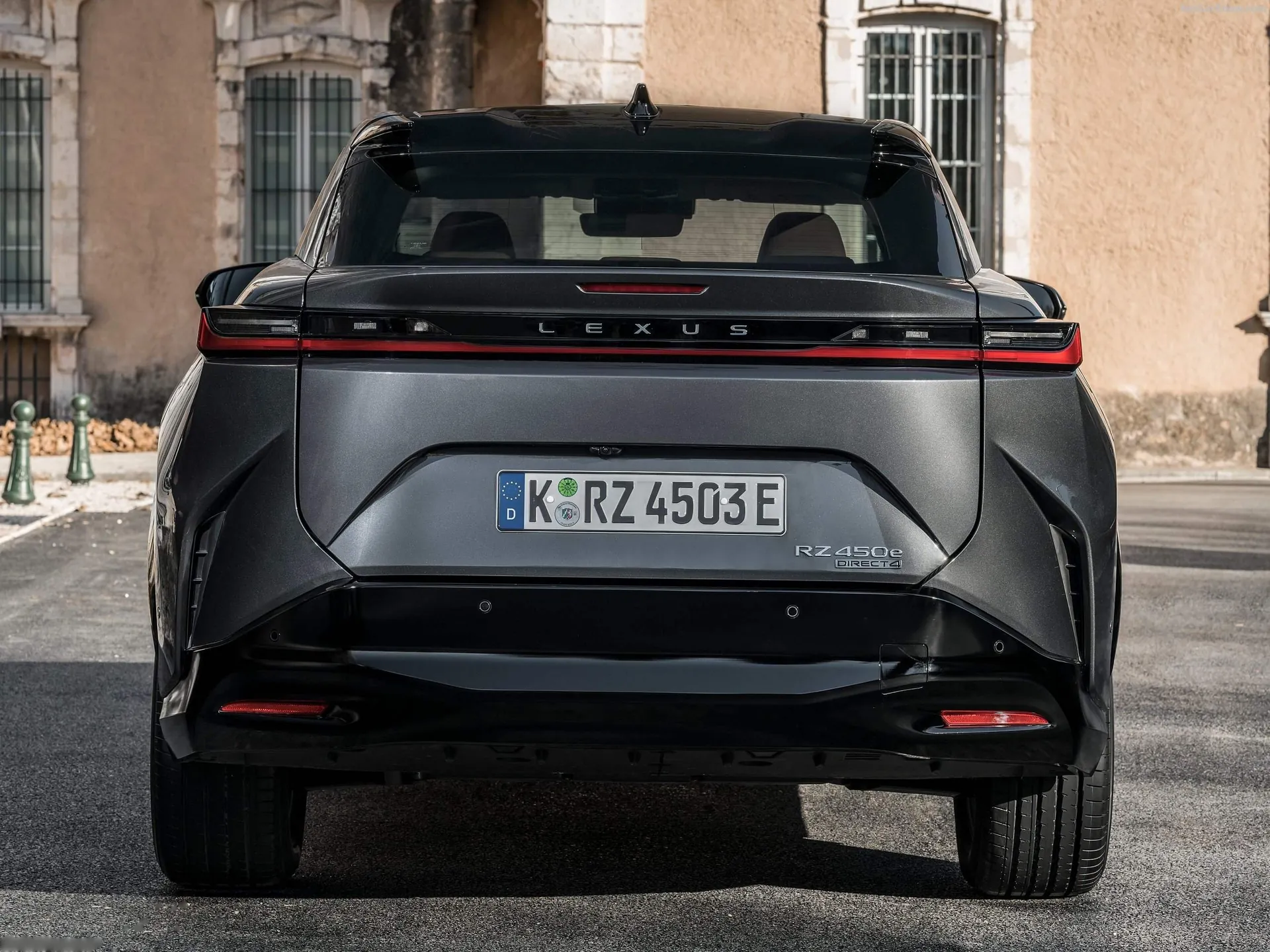 Lexus RZ 450e (2023) – zezadu