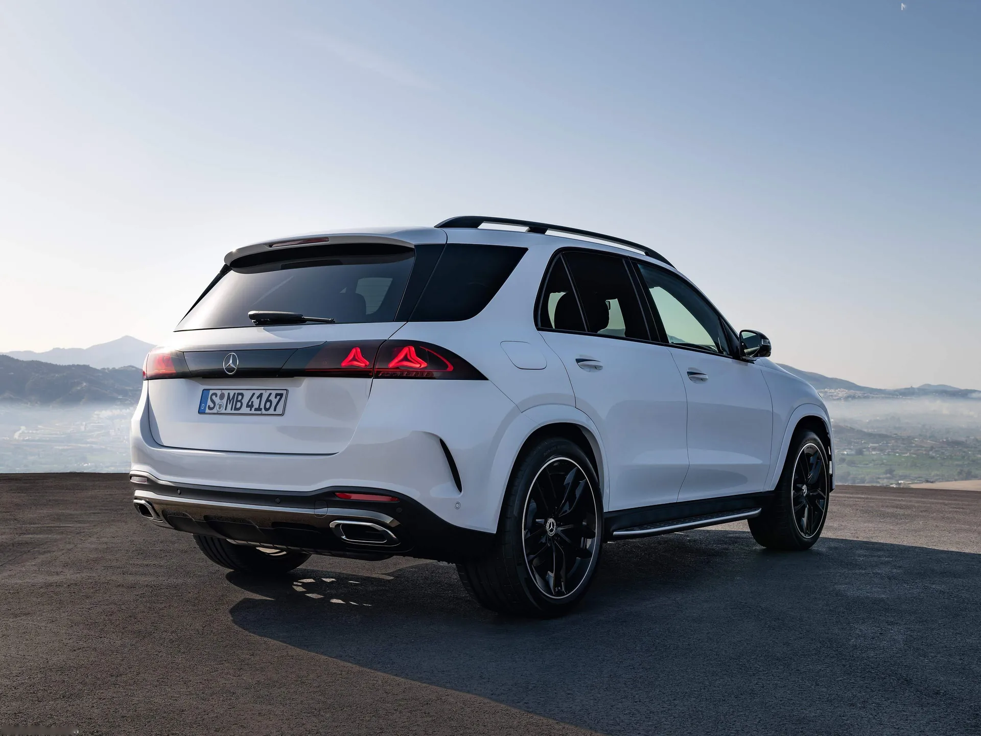 Mercedes-Benz GLE (2027) – zadní tříčtvrteční pohled