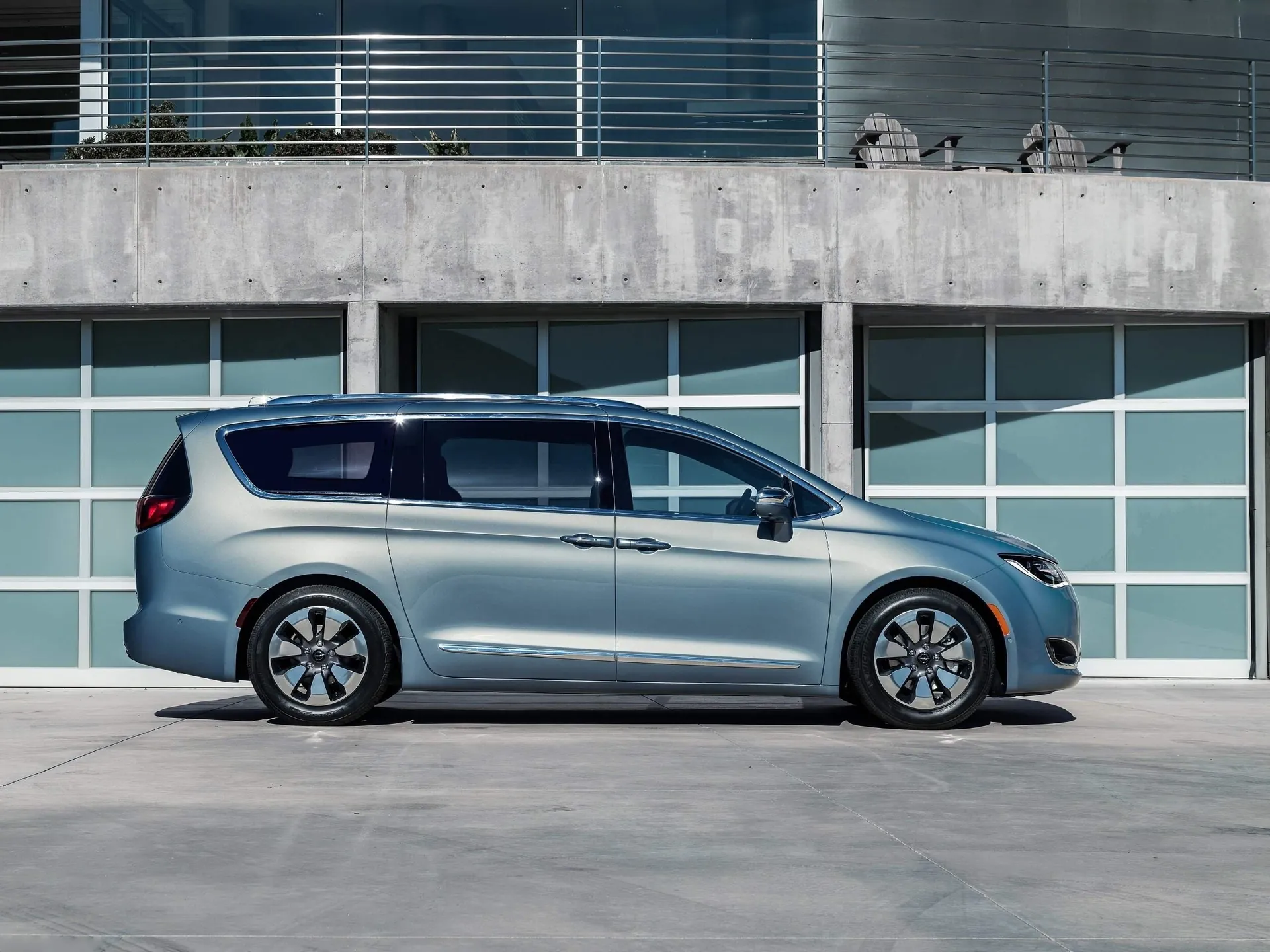 Chrysler Pacifica (2017) – boční profil