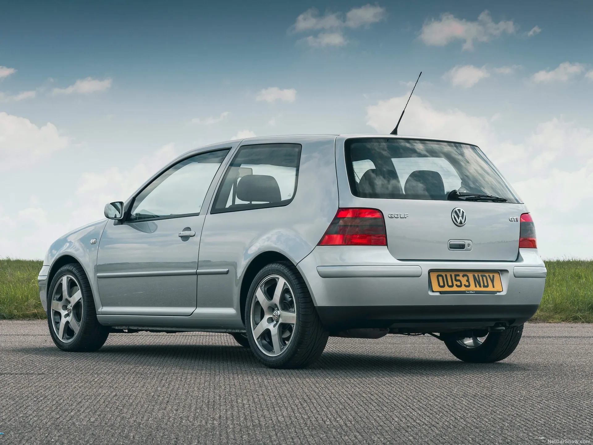 Volkswagen Golf IV GTI [UK] (1998) - Rear Three-Quarter