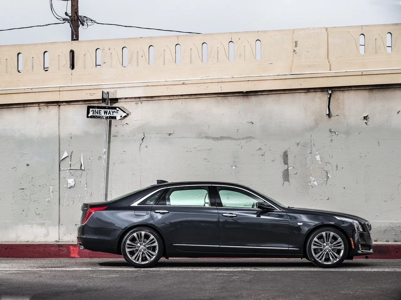 Cadillac CT6 (2016) – boční profil