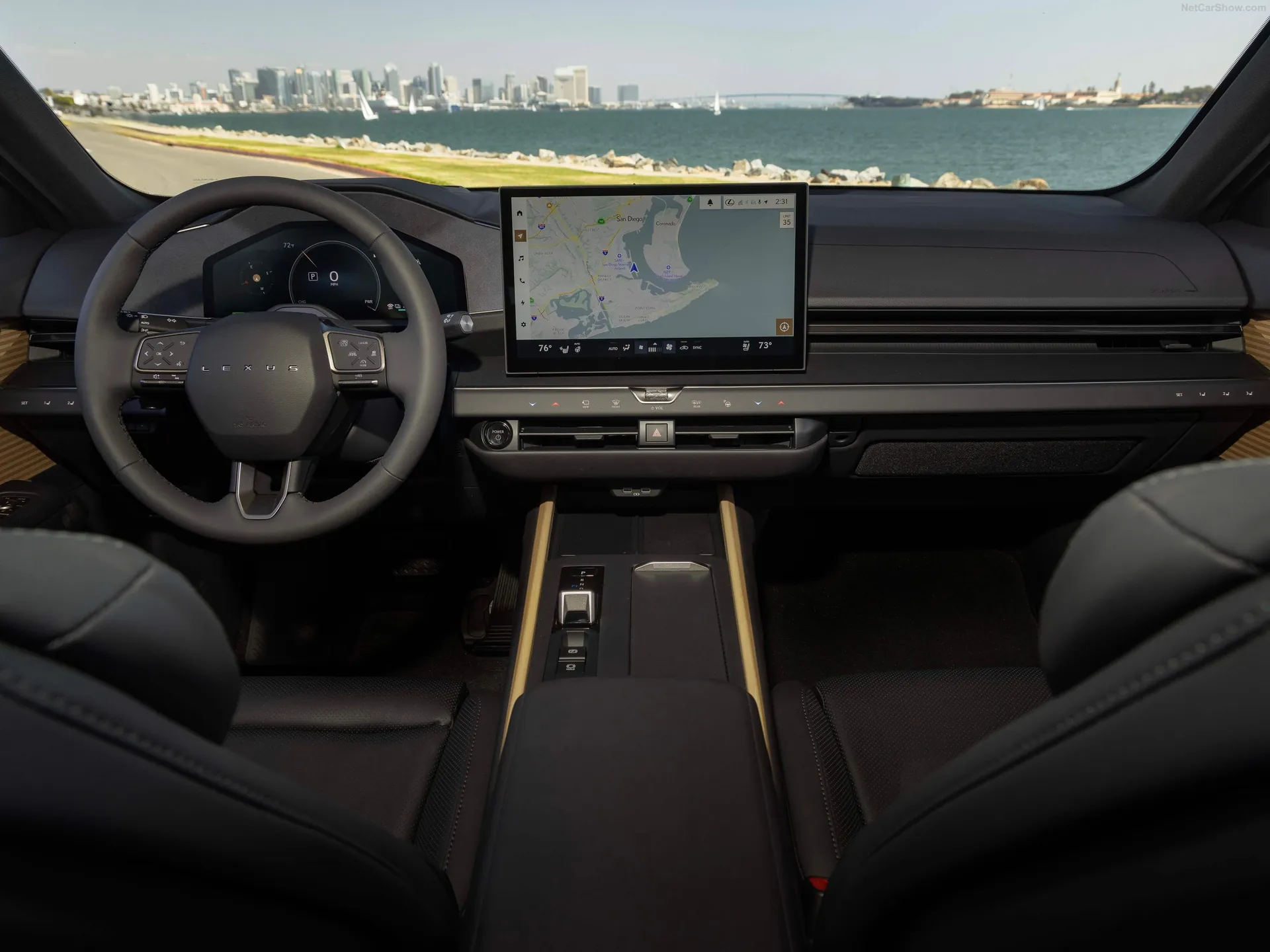 Lexus ES 500e AWD (2026) – interiér