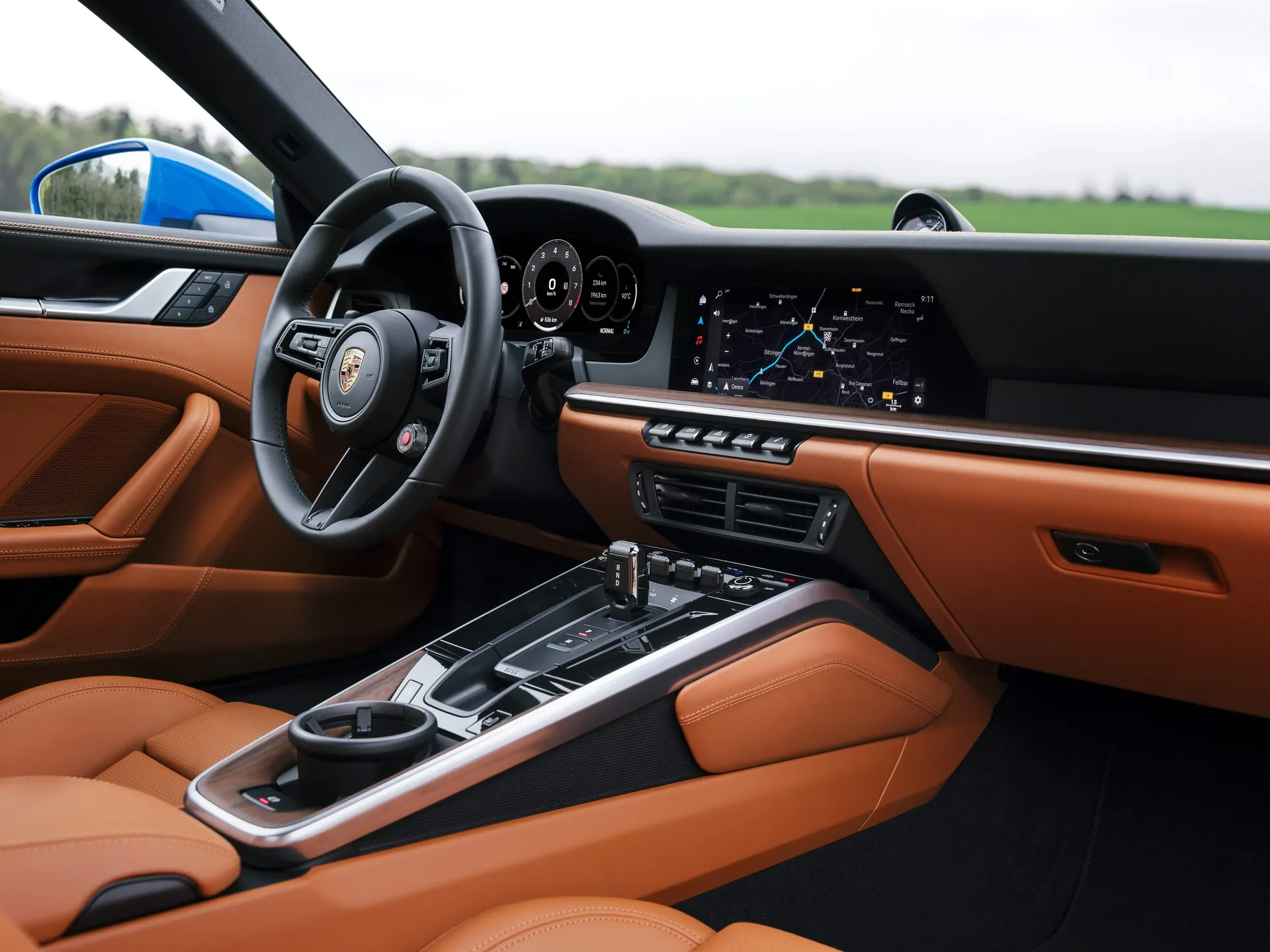 Porsche 911 Carrera (2025) – interiér
