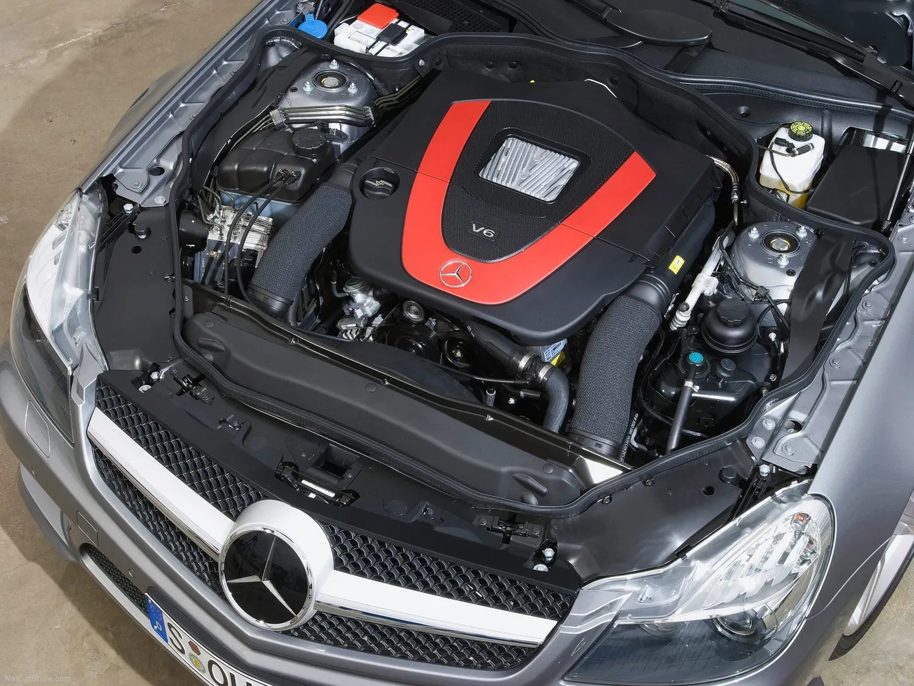 Mercedes-Benz SL-Class (2009) – motorový prostor