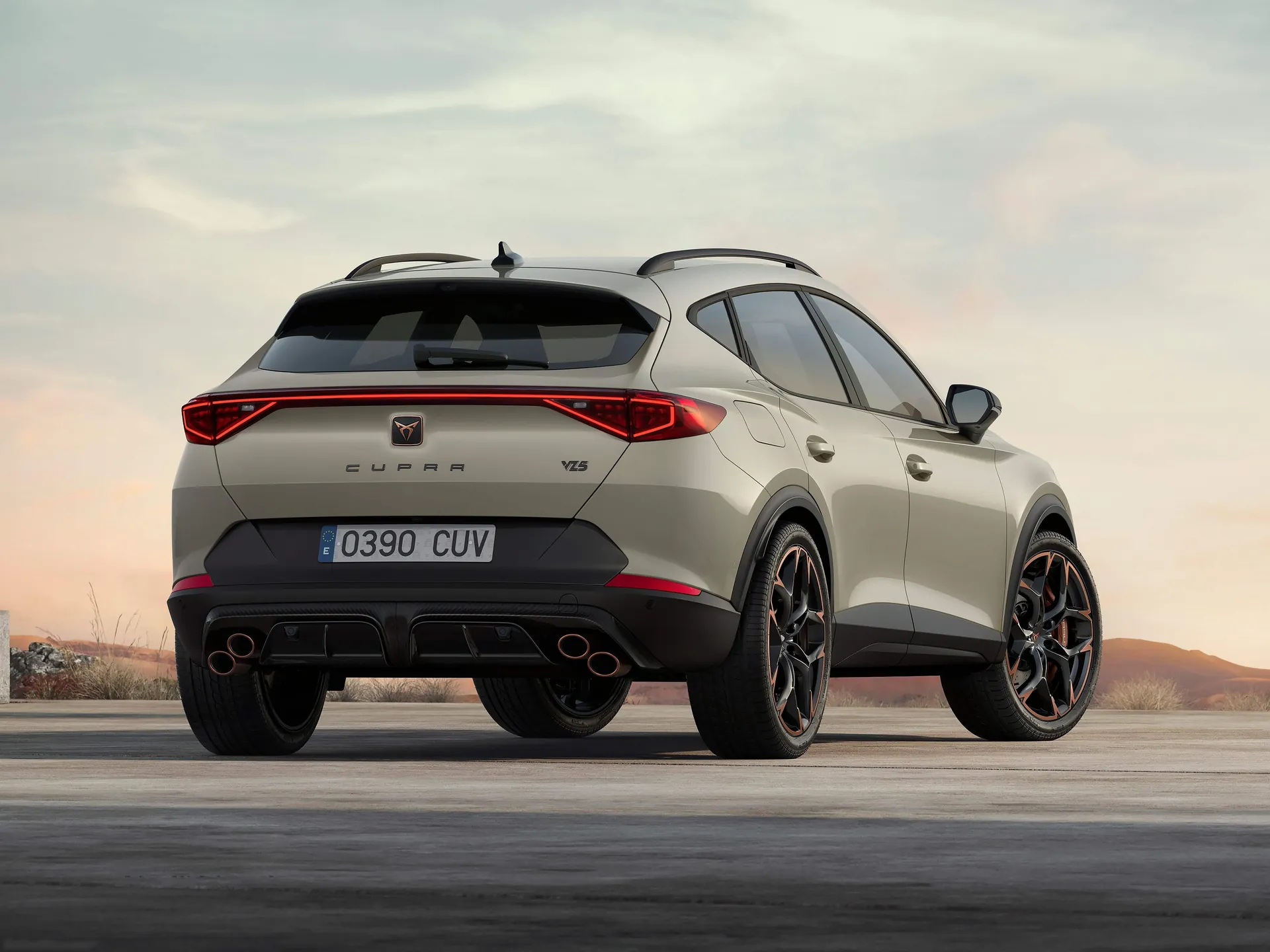 Cupra Formentor VZ5 (2022) – zadní tříčtvrteční pohled