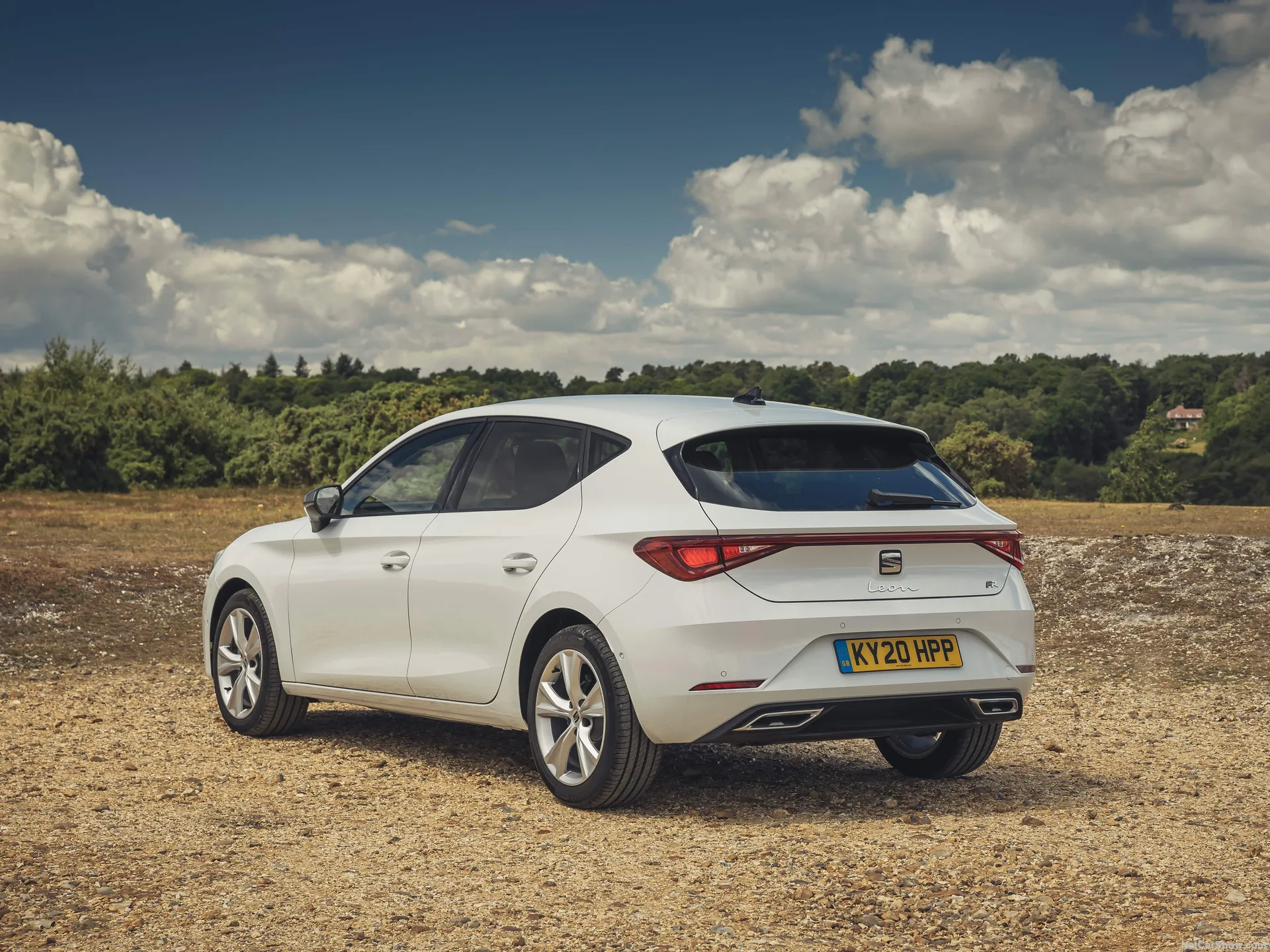 Seat Leon [UK] (2020) – zadní tříčtvrteční pohled