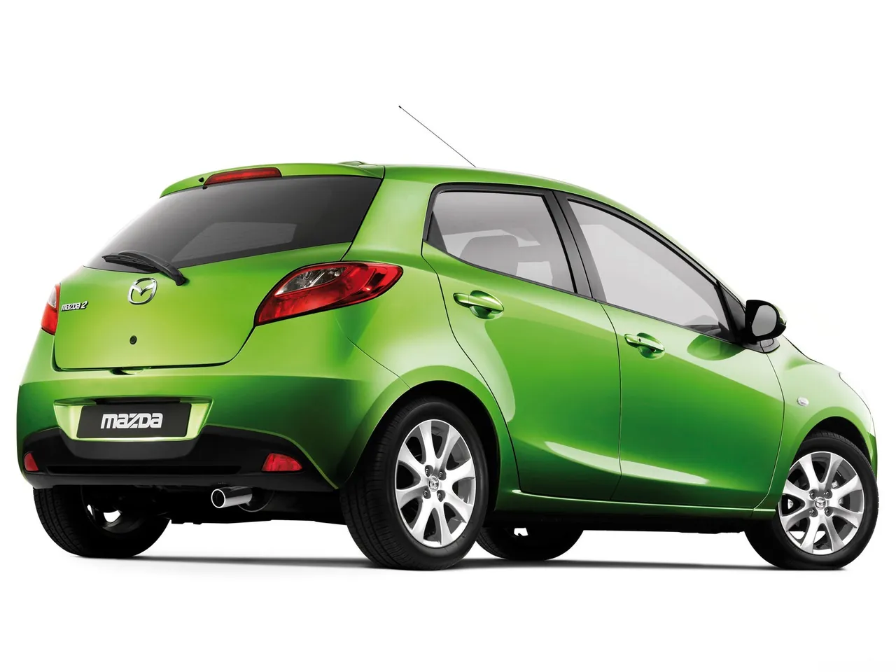 Mazda 2 (2008) – zadní tříčtvrteční pohled