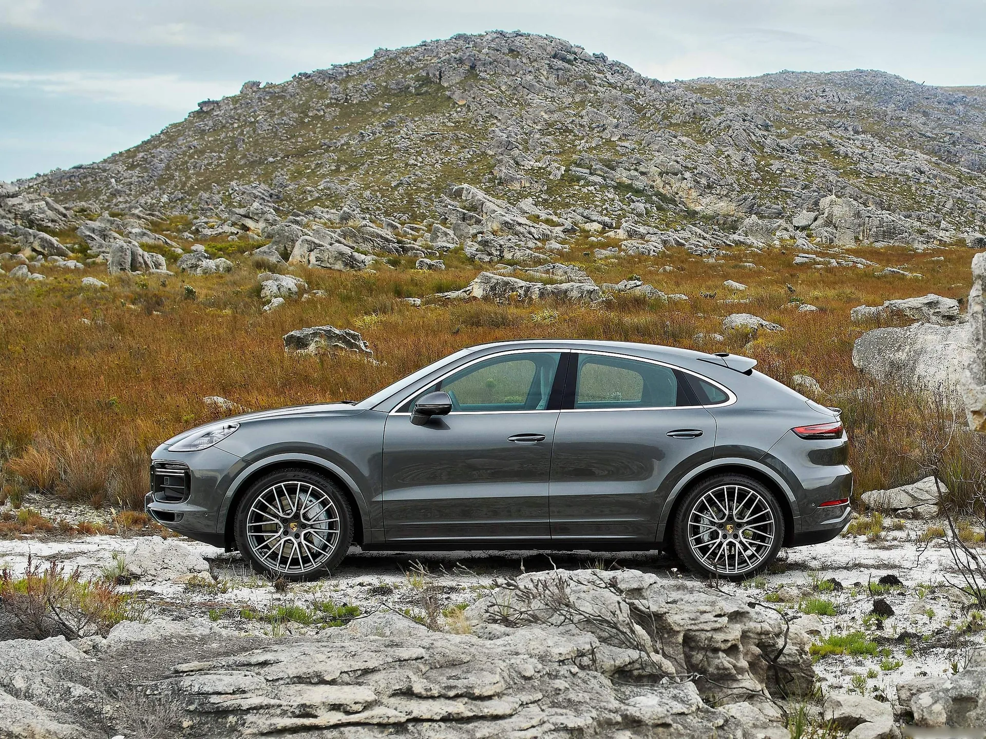 Porsche Cayenne Turbo Coupe (2020) – boční profil