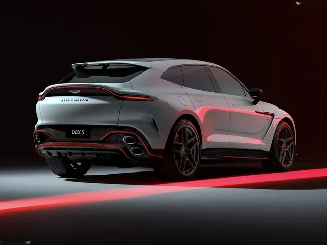 Aston Martin DBX S (2026)