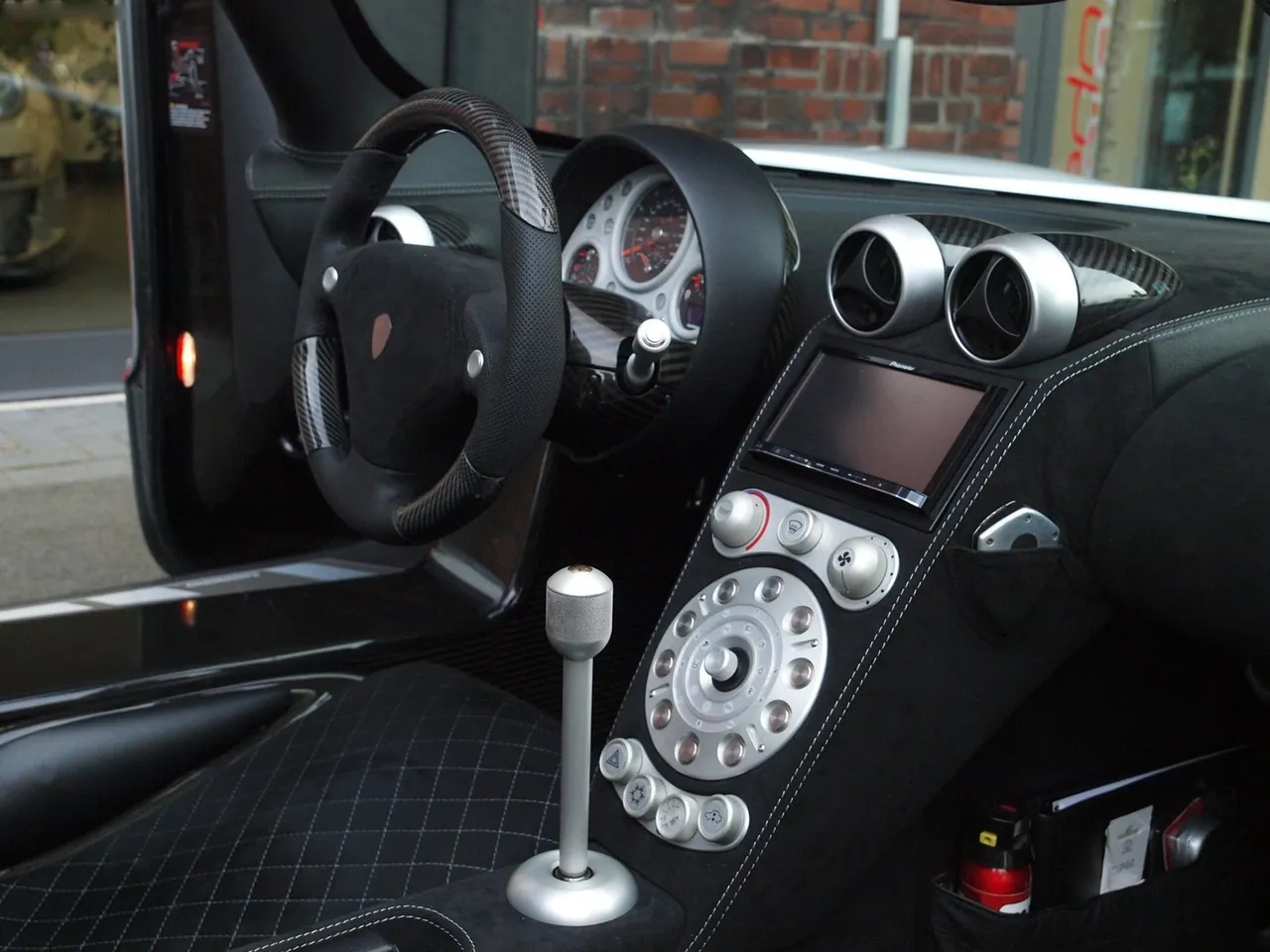 Edo Koenigsegg CCR (2011) – interiér