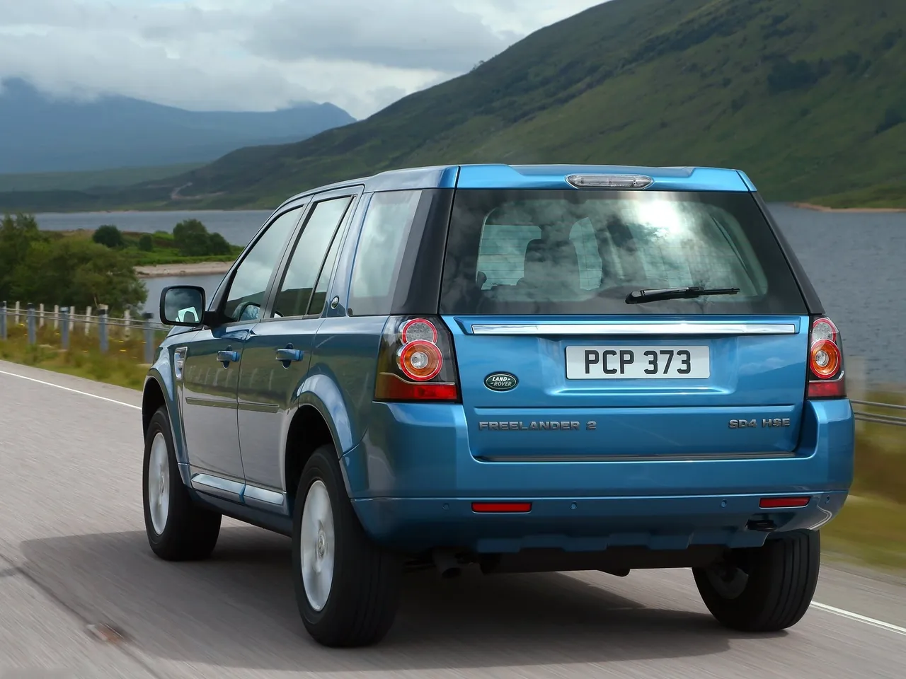 Land Rover Freelander 2 (2013) - Rear Three-Quarter