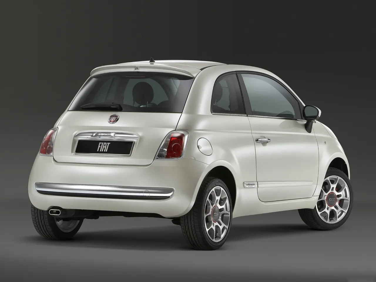 Fiat 500 Sport (2011) – zadní tříčtvrteční pohled