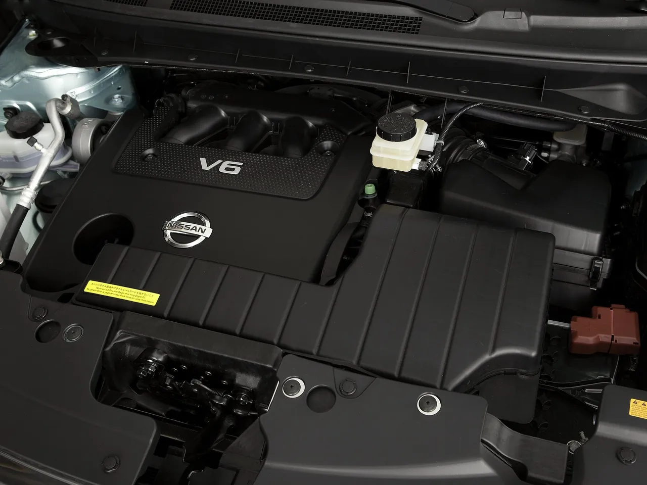 Nissan Murano CrossCabriolet (2011) – motorový prostor