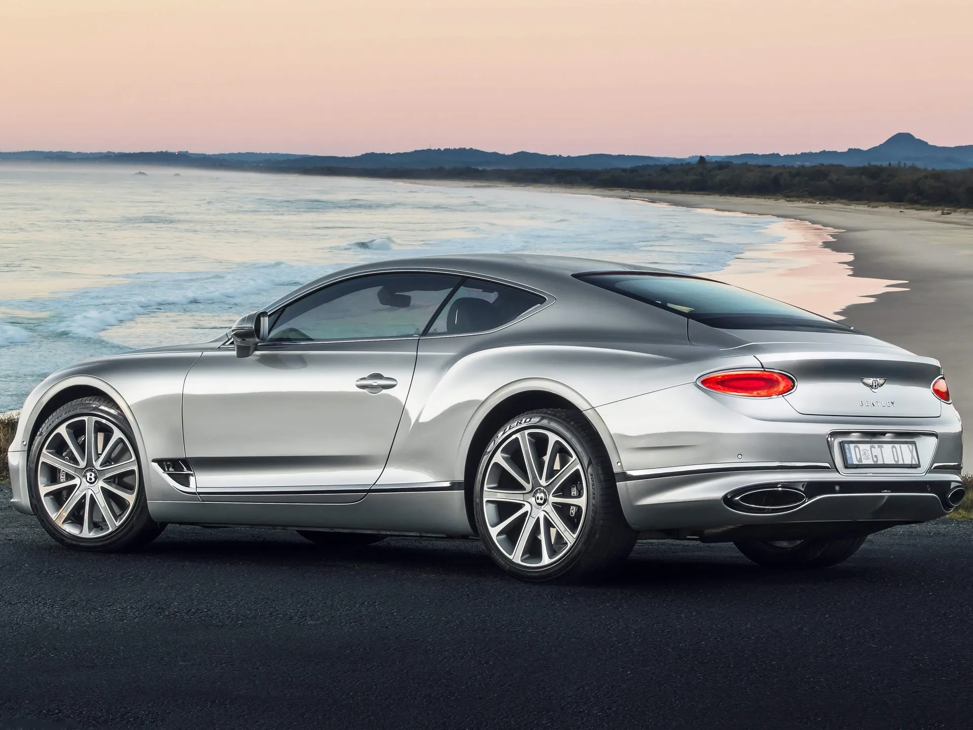 Bentley Continental GT [AU] (2018) – zadní tříčtvrteční pohled