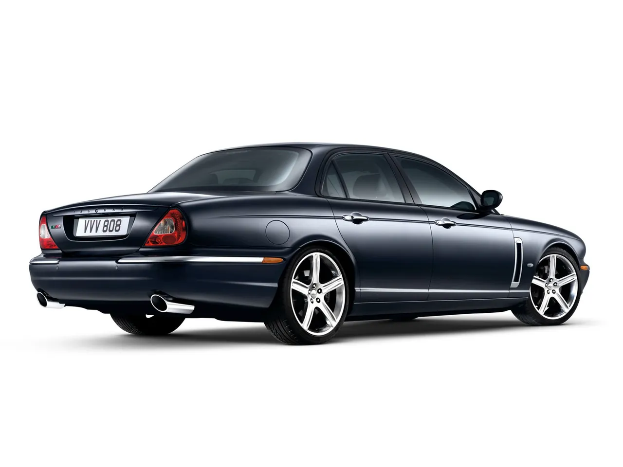 Jaguar XJR Portfolio (2007) – zadní tříčtvrteční pohled