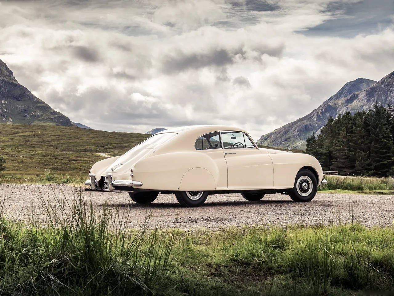 Bentley R-Type Continental (1953) – zadní tříčtvrteční pohled